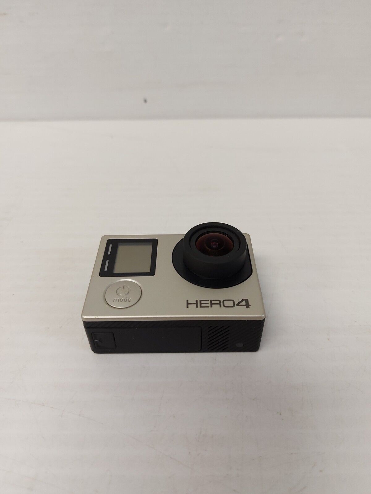 (N81625-1) Appareil photo numérique GoPro Hero 4 Silver dans son étui