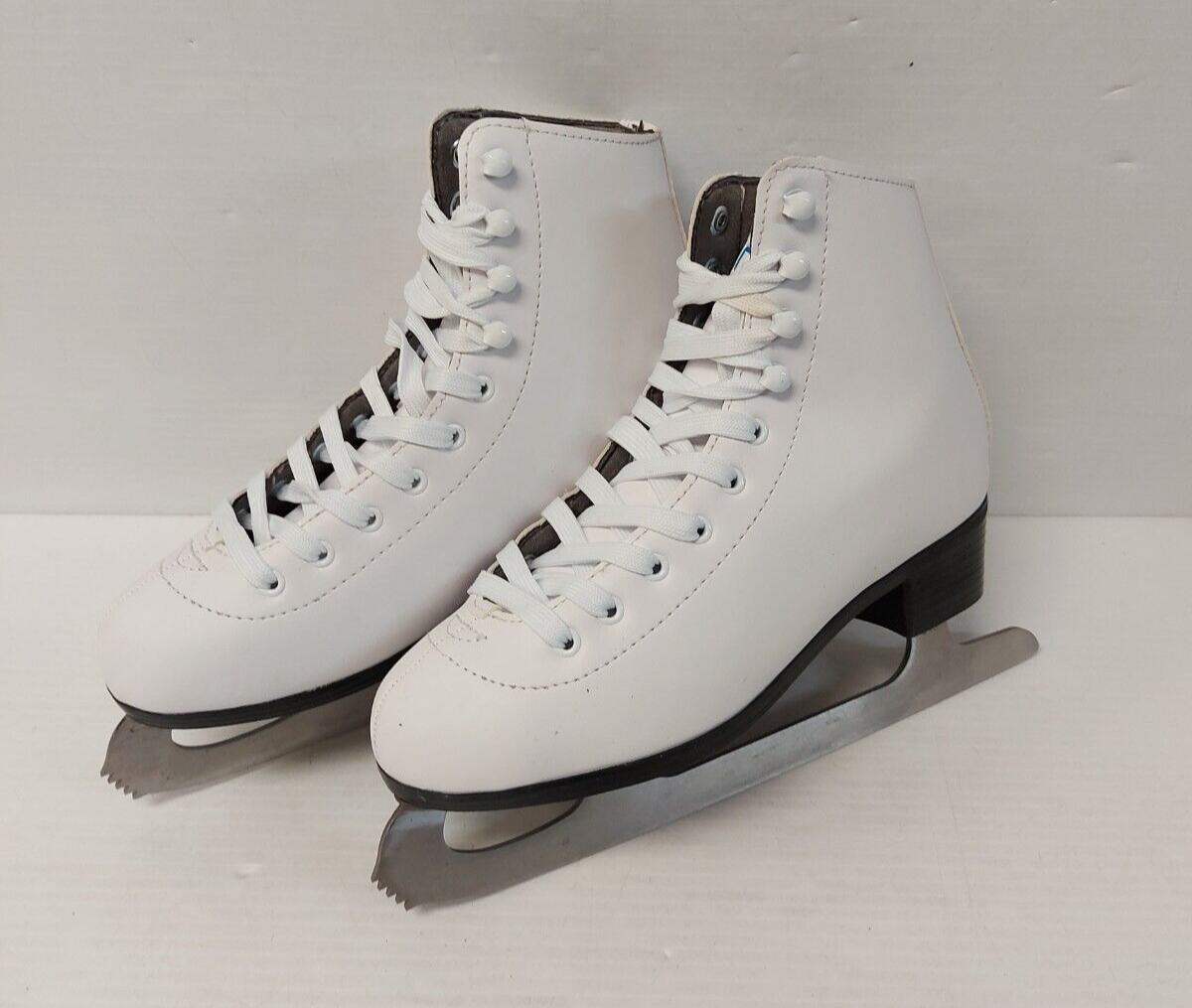 (N82238-2) Vic Dream H11VFGS Figure Skates