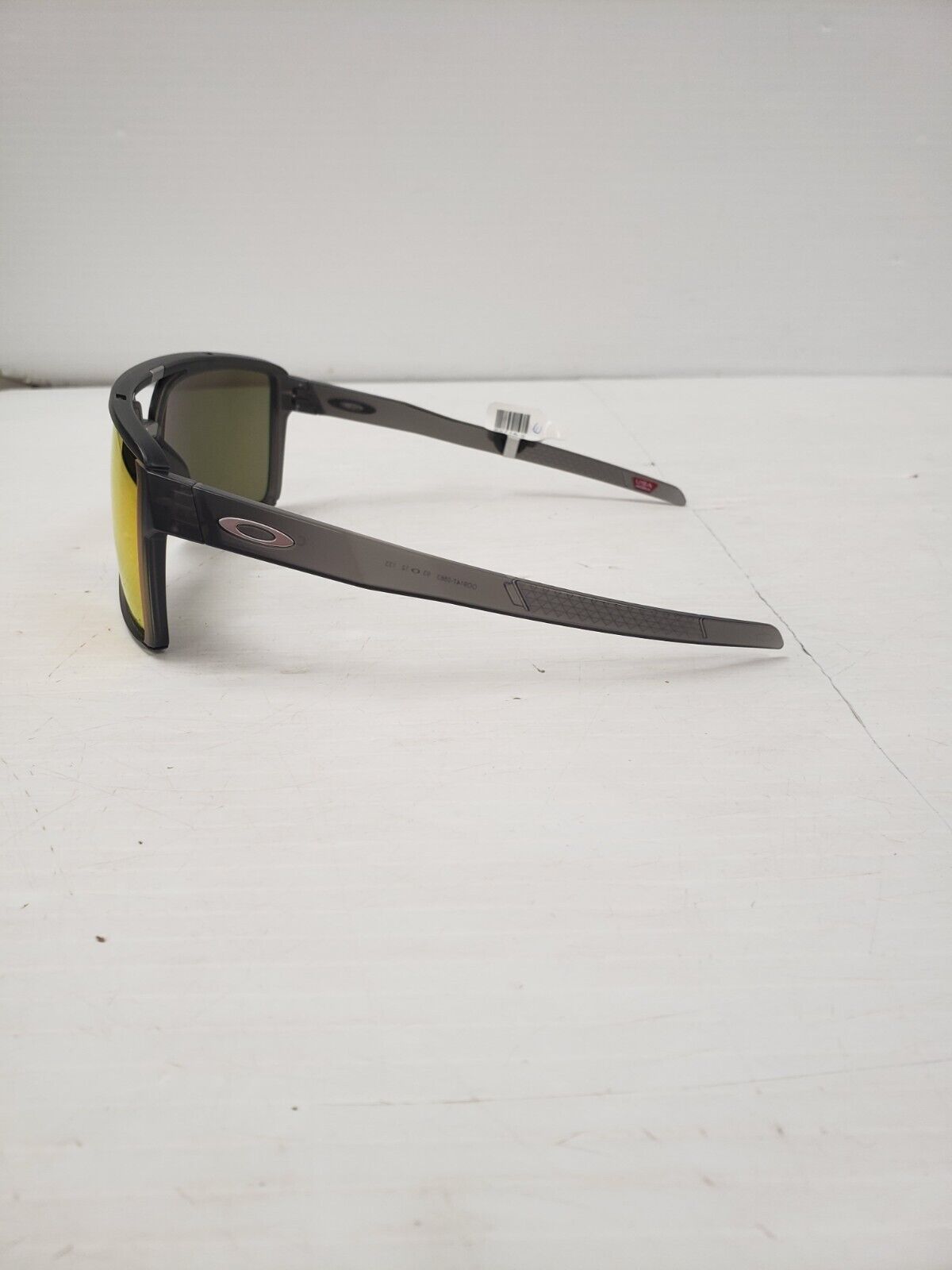 (62715-2) Oakley 009147-0563 Sunglasses