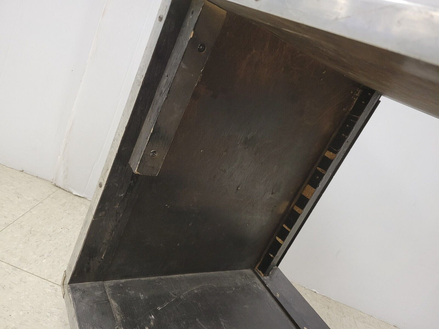 (I-35680) No Name 21-1/2X19-118X19-114 Cabinet