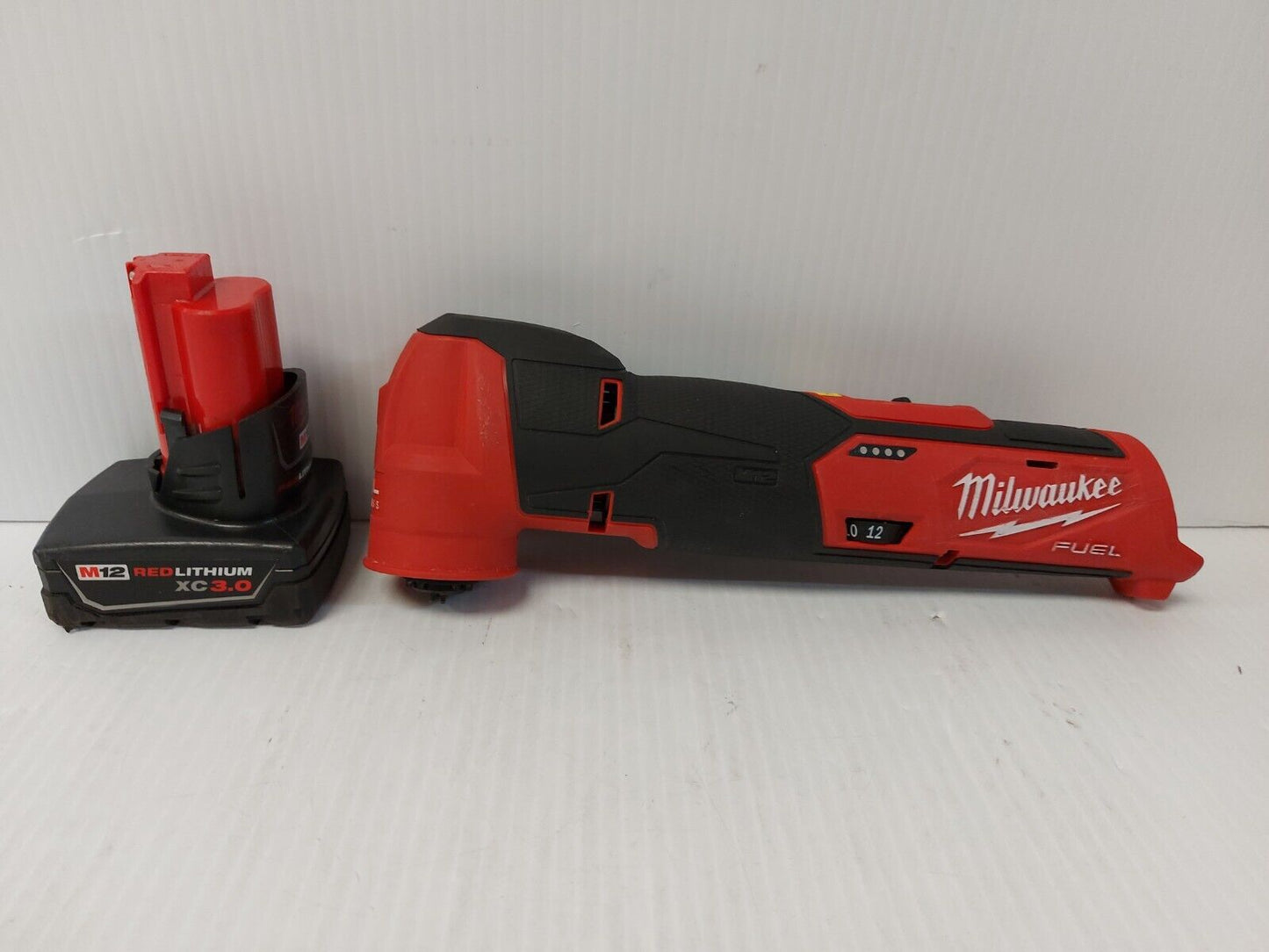 (N83536-13) Milwaukee 2526-20 Multi Tool