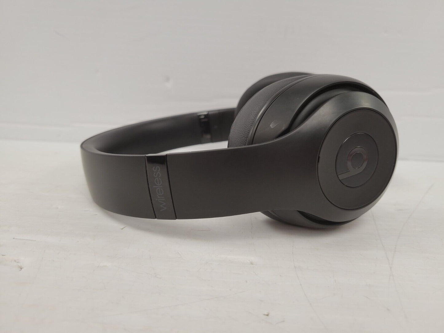 (62337-1) Beats Studio 3 Headphones