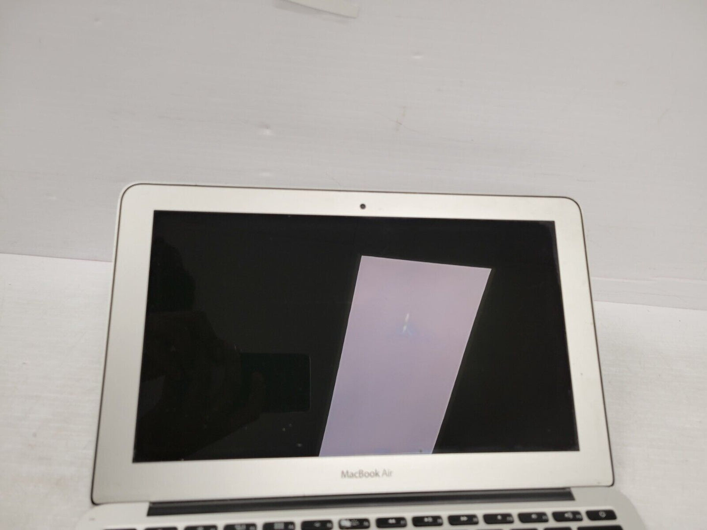 (33817-1) Apple A1485 Laptop