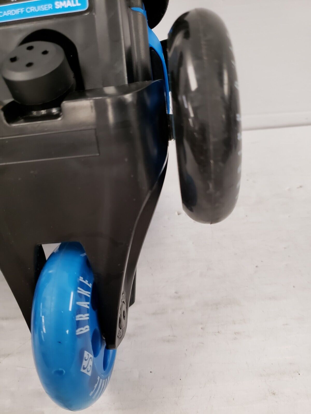 (63171-2) Cardiff Cruiser Adjustable Skates -Size 2 to 9