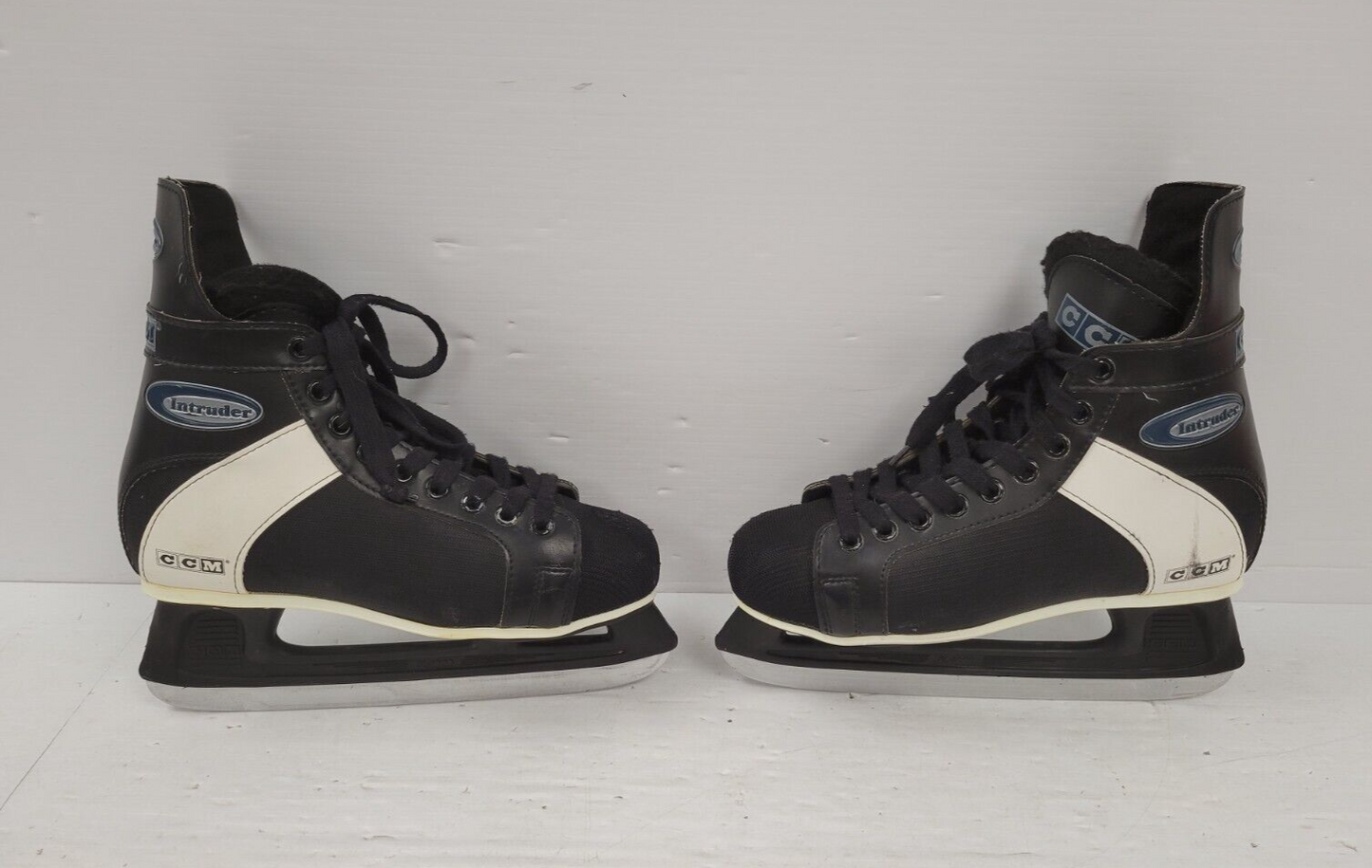 (68239-2) CCM SL-1000 Hockey Skates - Size 10