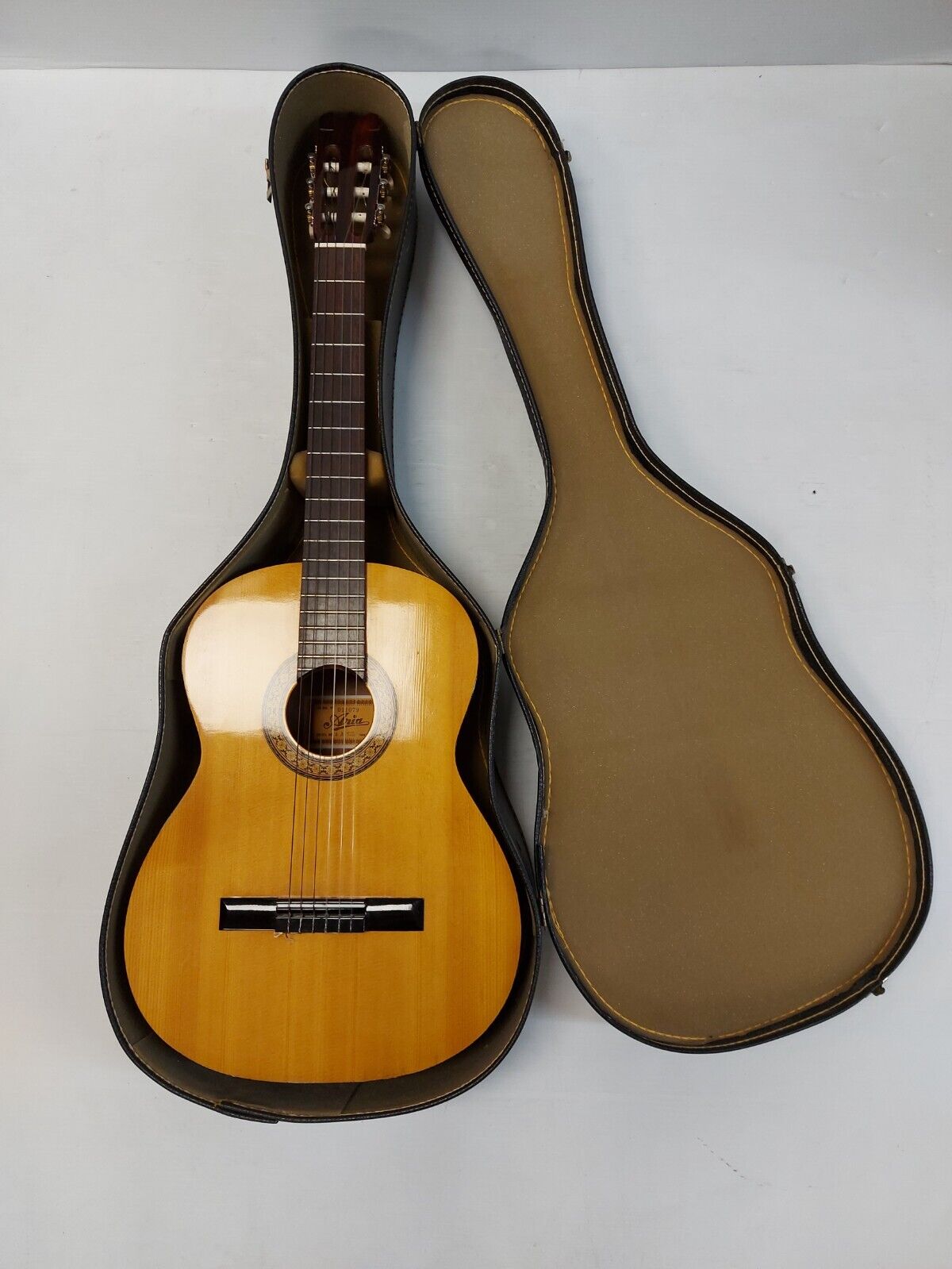 (N86414-1) Aria Guitar