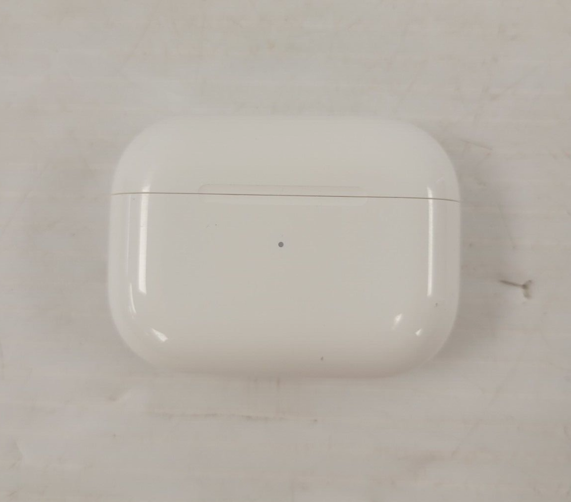 (63126-1) Apple A2968 Air Pods