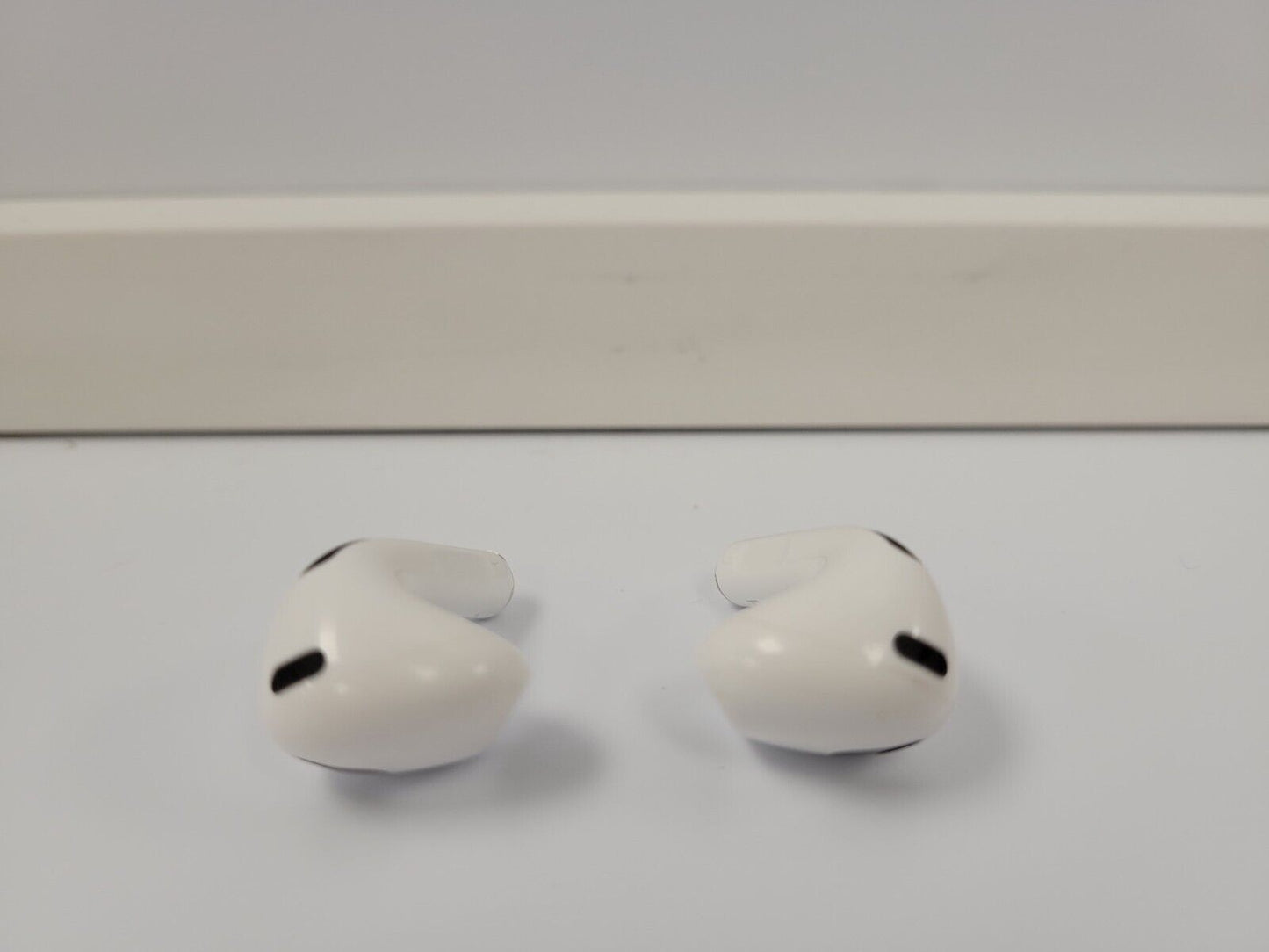 (67649-1) Apple A2566 AirPods