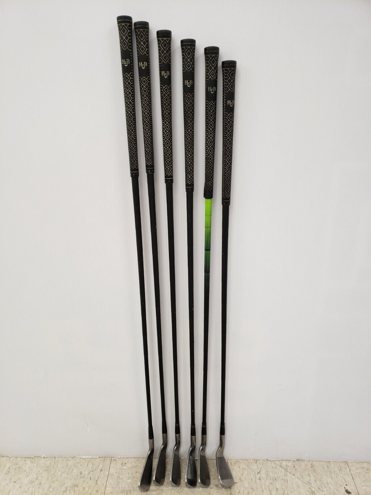 (64839-1) Powerbilt Tampo Iron Set - Right Hand