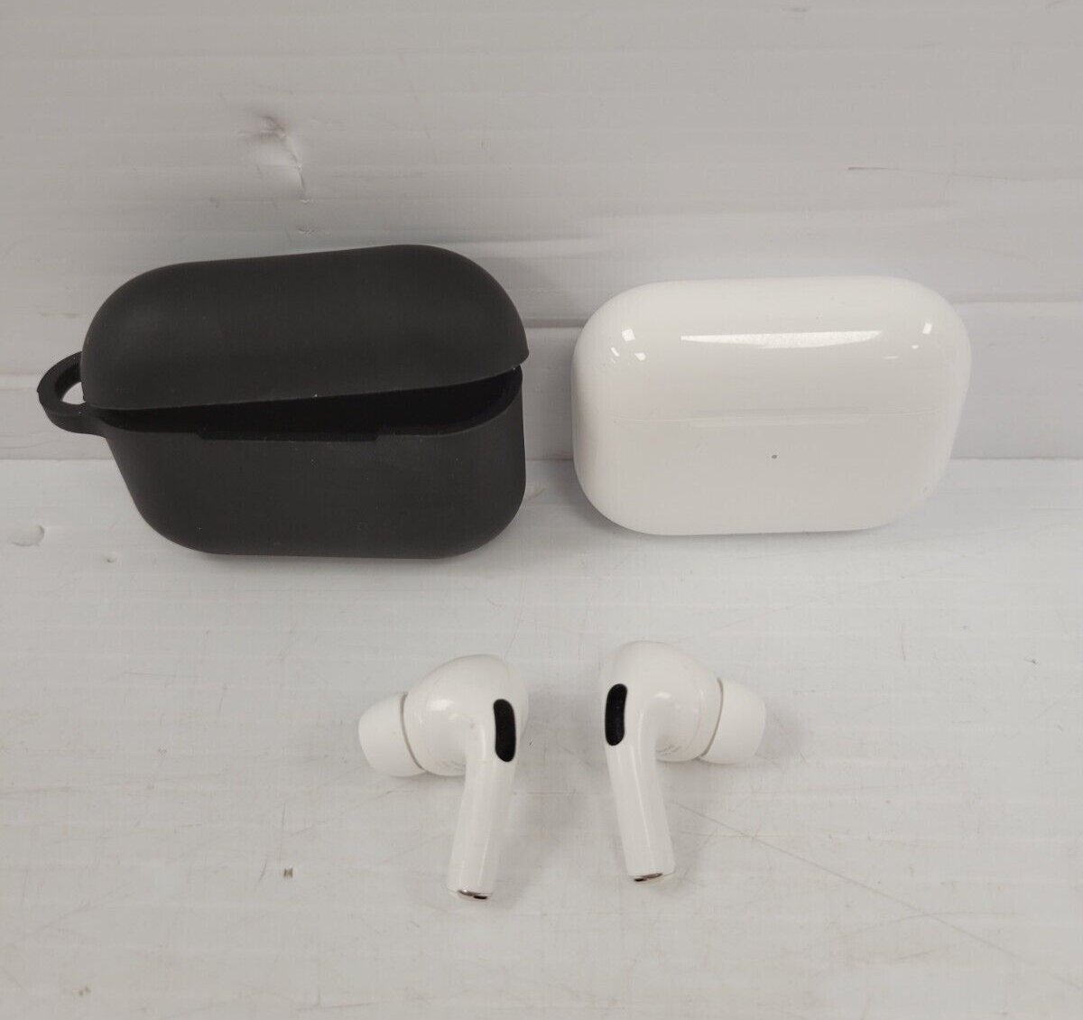 (63126-1) Apple A2968 Air Pods