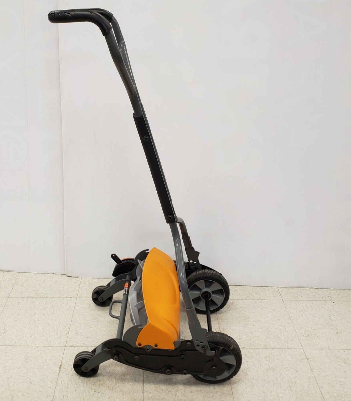 (54906-1) Fiskars Push Lawn Mower