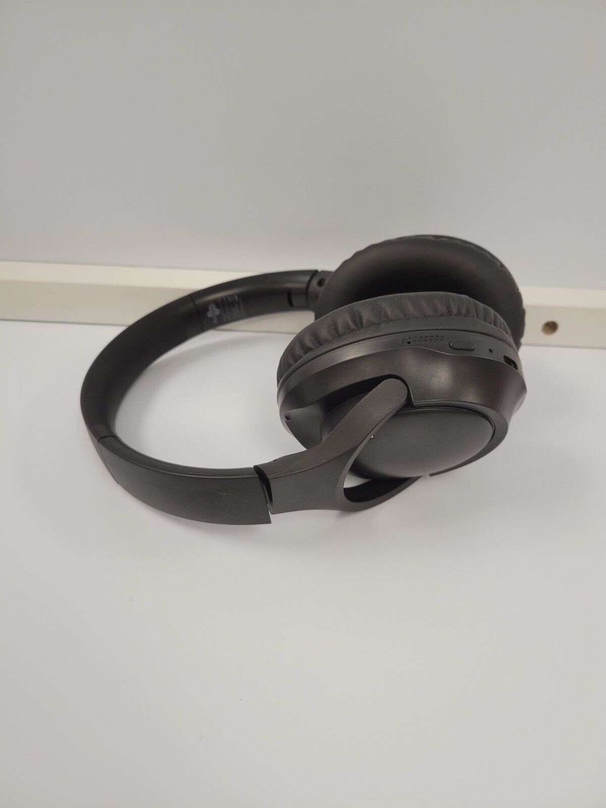 (69332-2) Bluehive 035-8101-0 Headphones