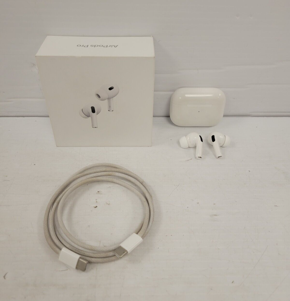 (63267-1) Apple A2968 Air Pods Pro 2