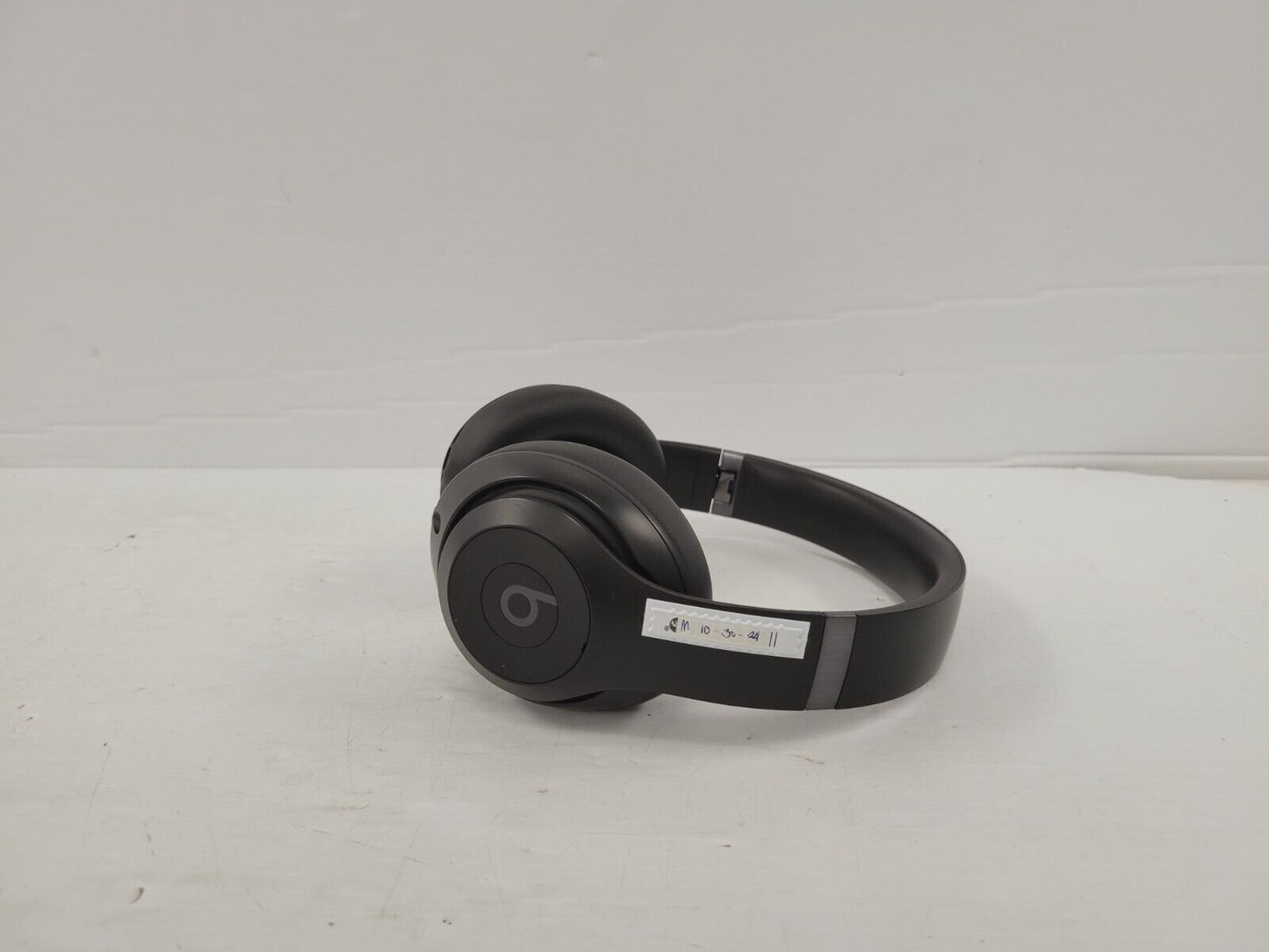 (68211-1) Beats Studio Pro Headphones