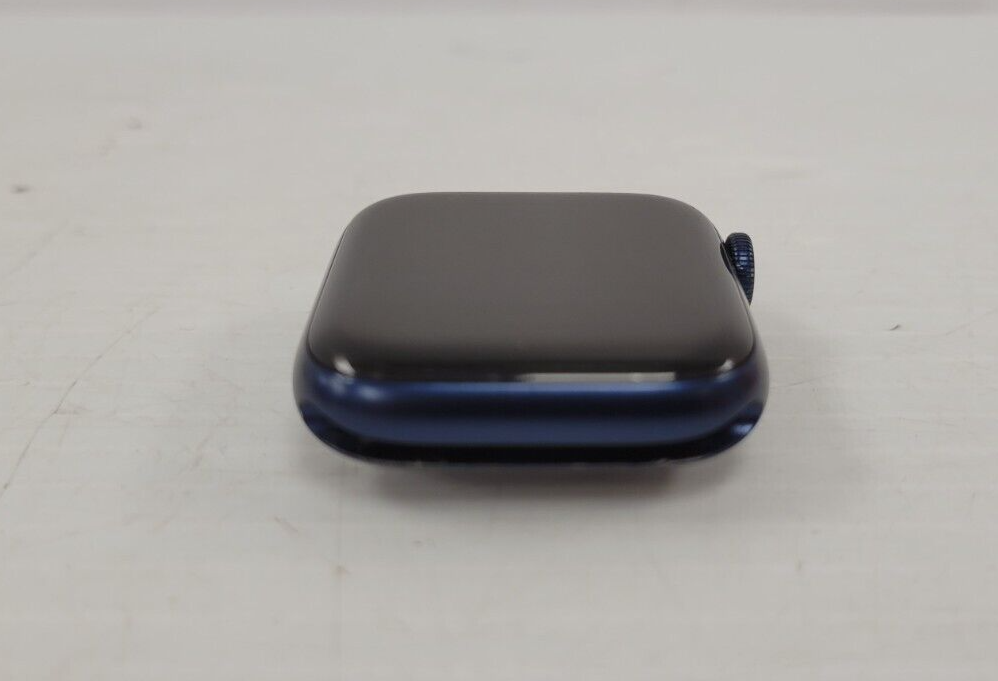 (48911-1) Apple A2295 Series 6 Smart Watch