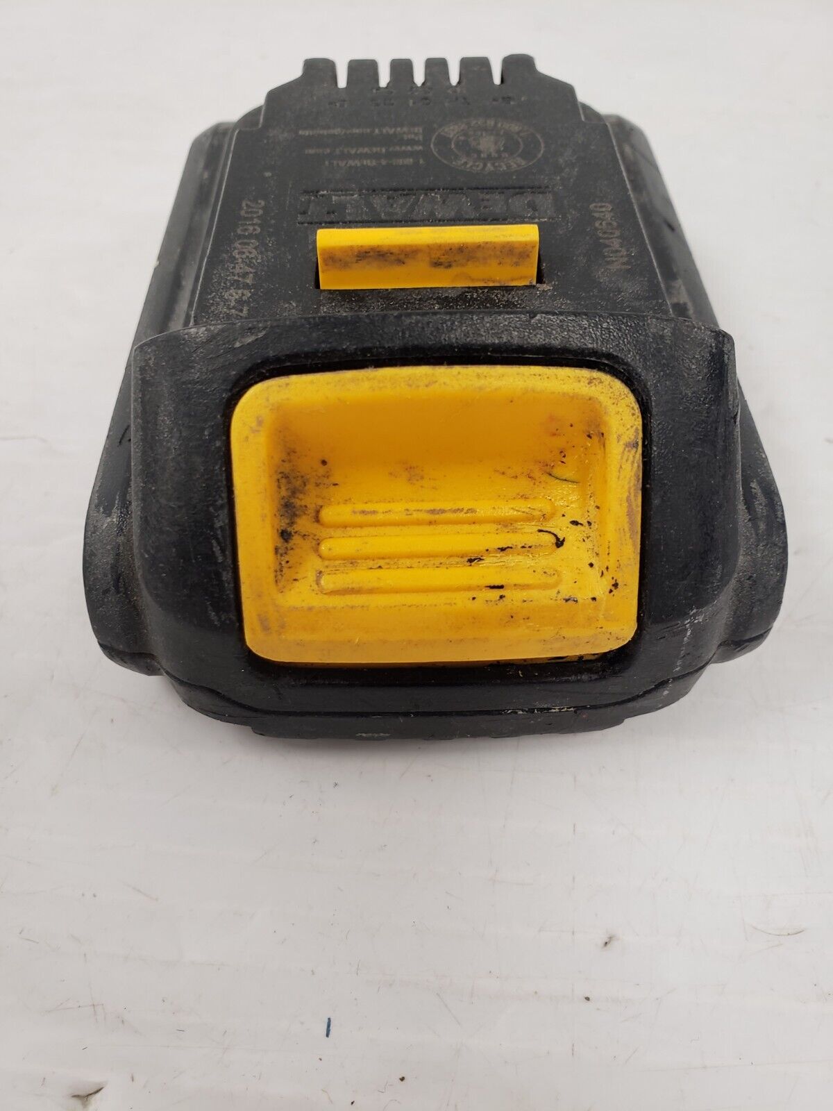 (63441-3) Dewalt DCB207 Battery