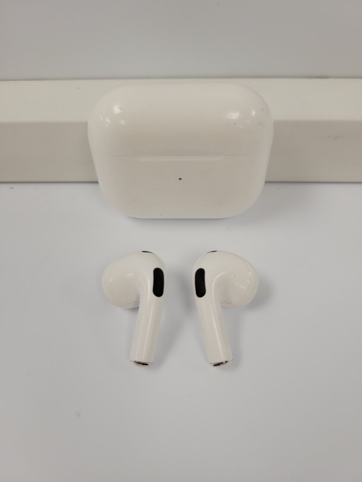 (67649-1) Apple A2566 AirPods