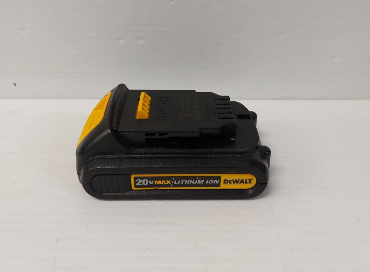 (N81656-1) DeWalt DCF885 Impact Drill w/ Bat and Charger