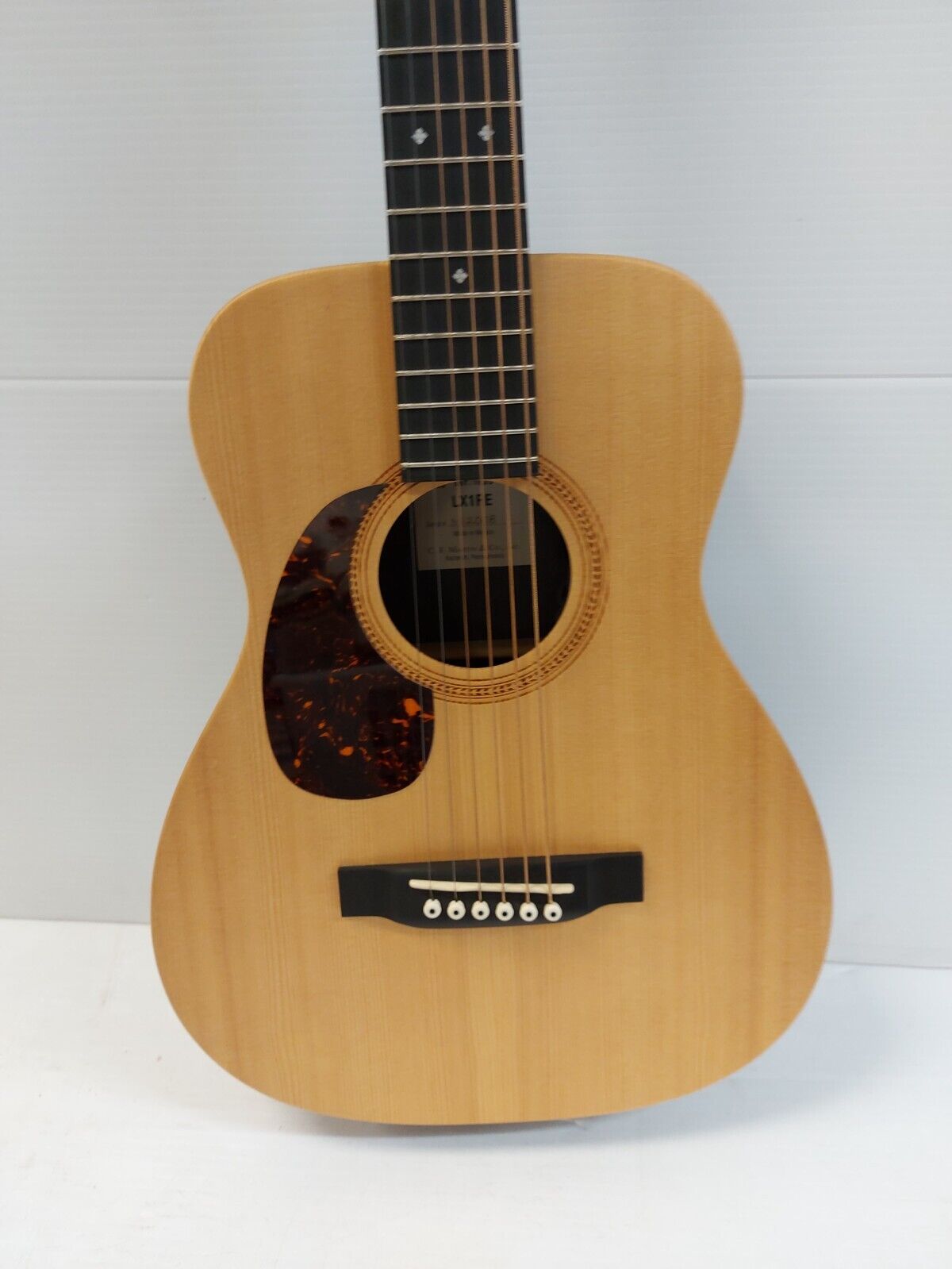 (N83619-1) Martic & Co LXIRE Guitar