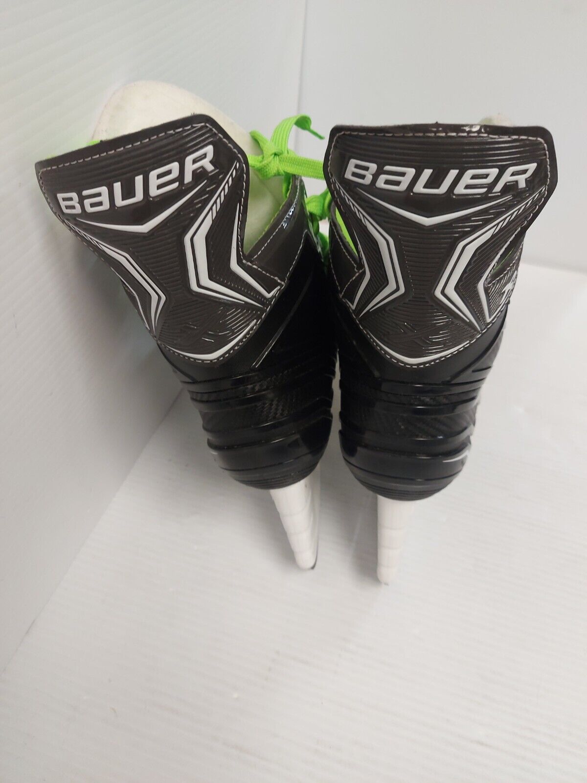 (N86300-1) Bauer XLS Hockey Skates