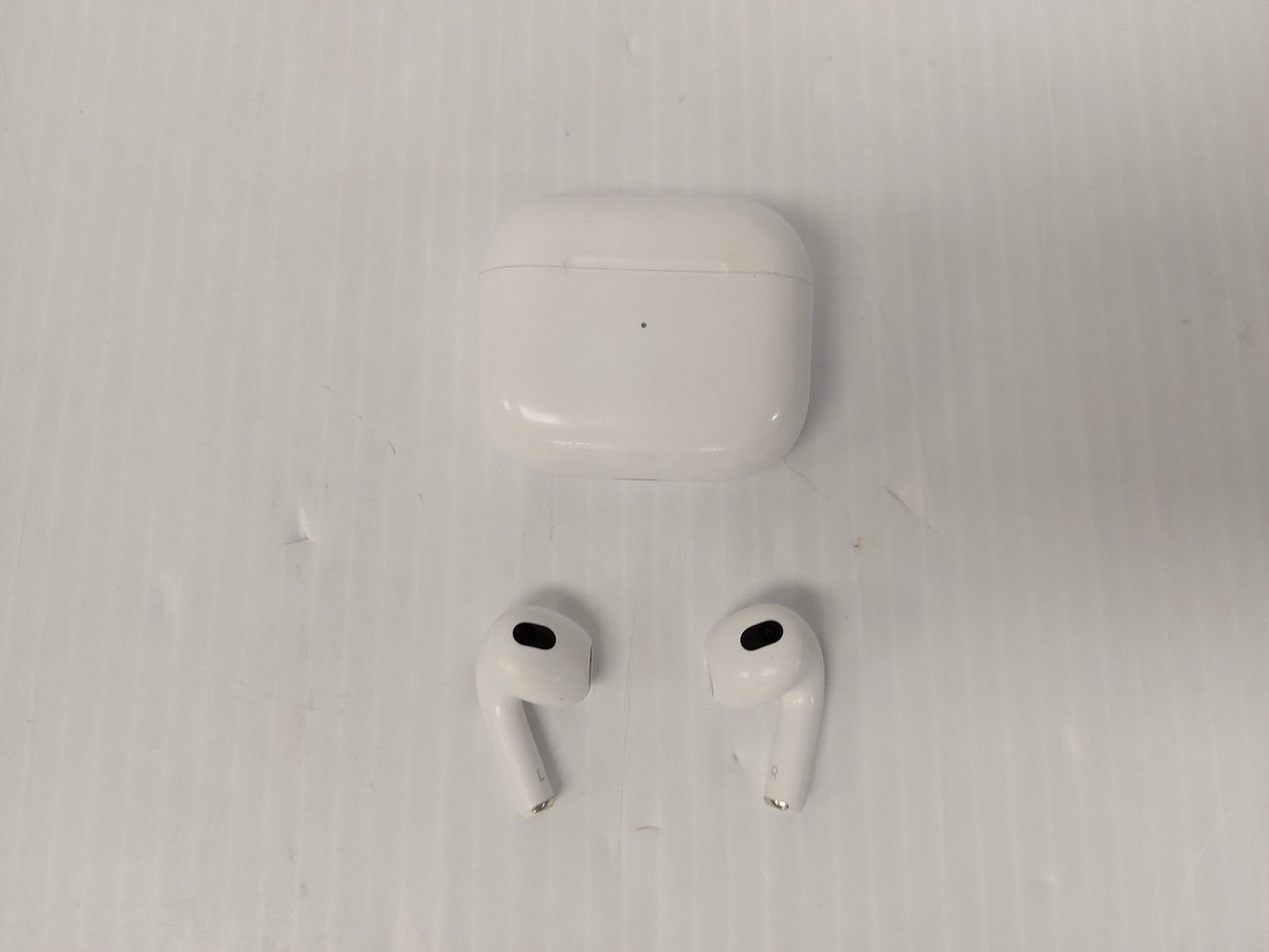 (N83942-3) Apple A2566 Airpod 2nd Gen