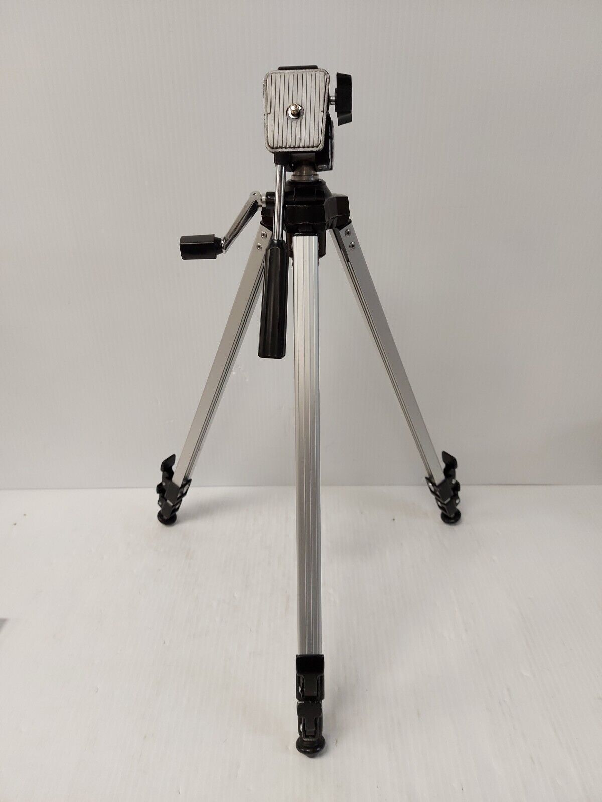 (N84838-8) Royal Tripod