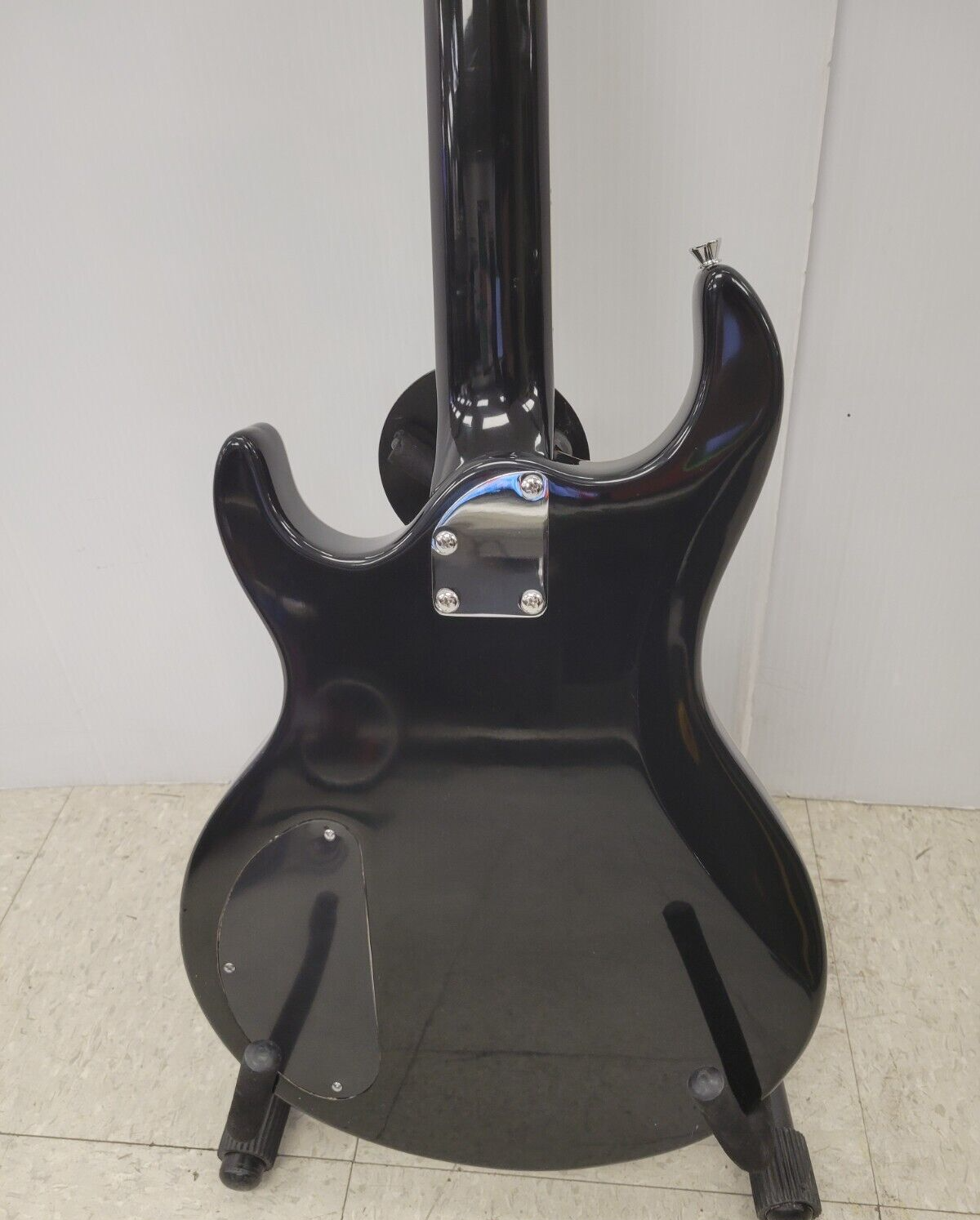 (66783-1) Silverstone Electric Guitar