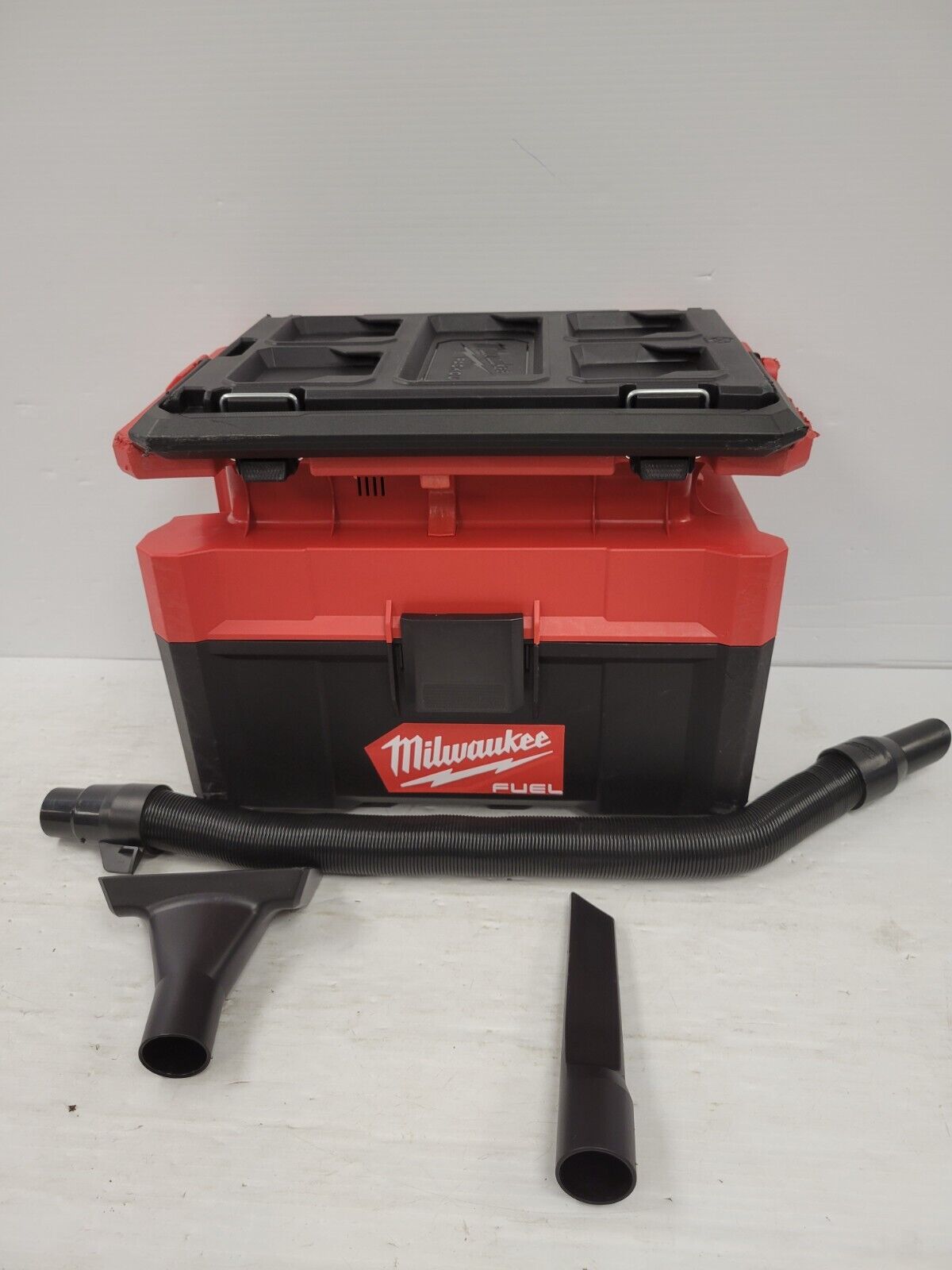 (64530-1) Milwaukee 0970-20 Shop Vacuum