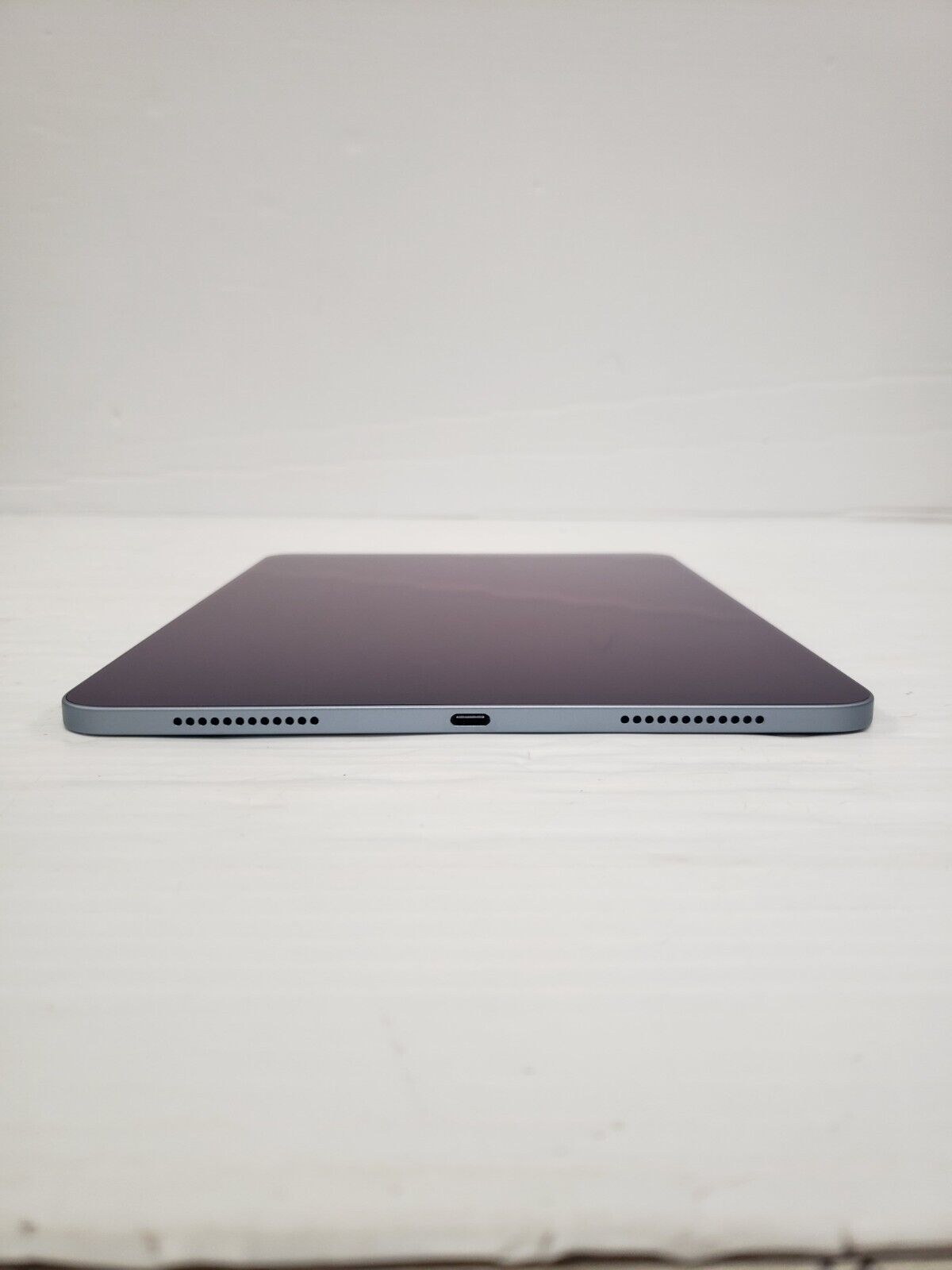 (61782-1) Apple MYFQ2ZP/A iPad Air - 4th Gen - 64GB