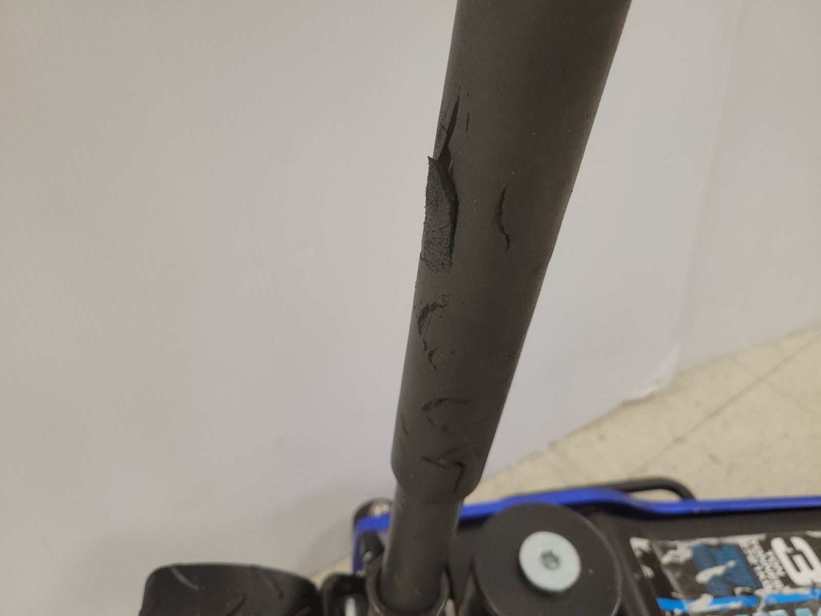 47018054