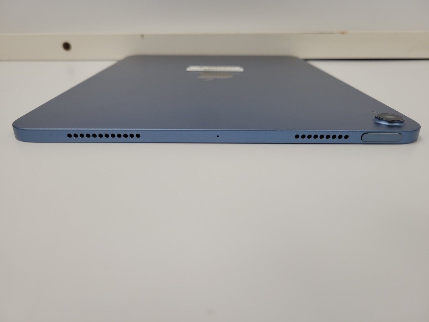 (69249-1) Apple iPad Air 5th Gen MM9N3VC/A - 256Gb