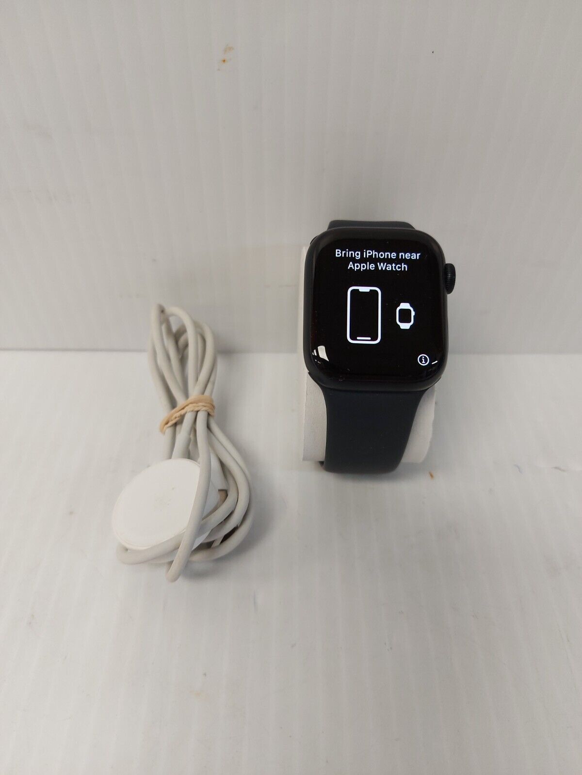 (N76117-1) Apple Series 8 Smartwatch