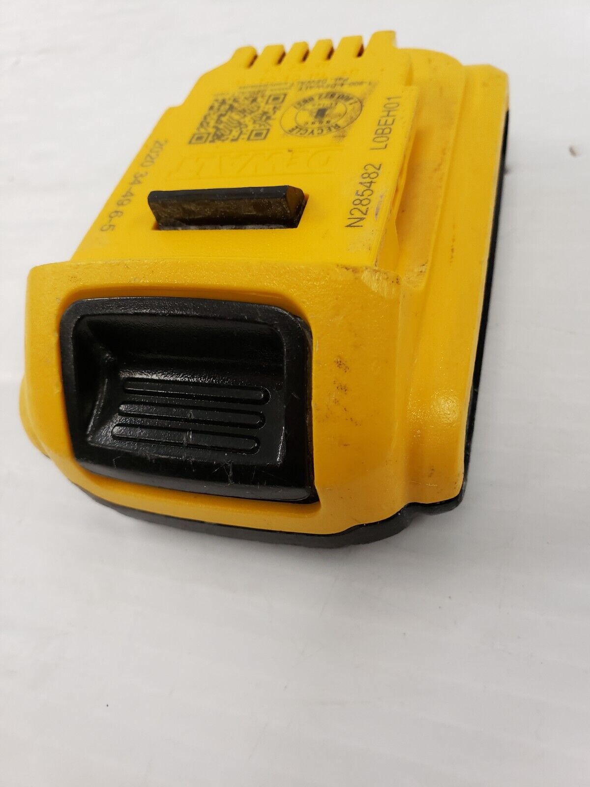 (66756-1) Dewalt DCB203 Battery-2.0 Ah