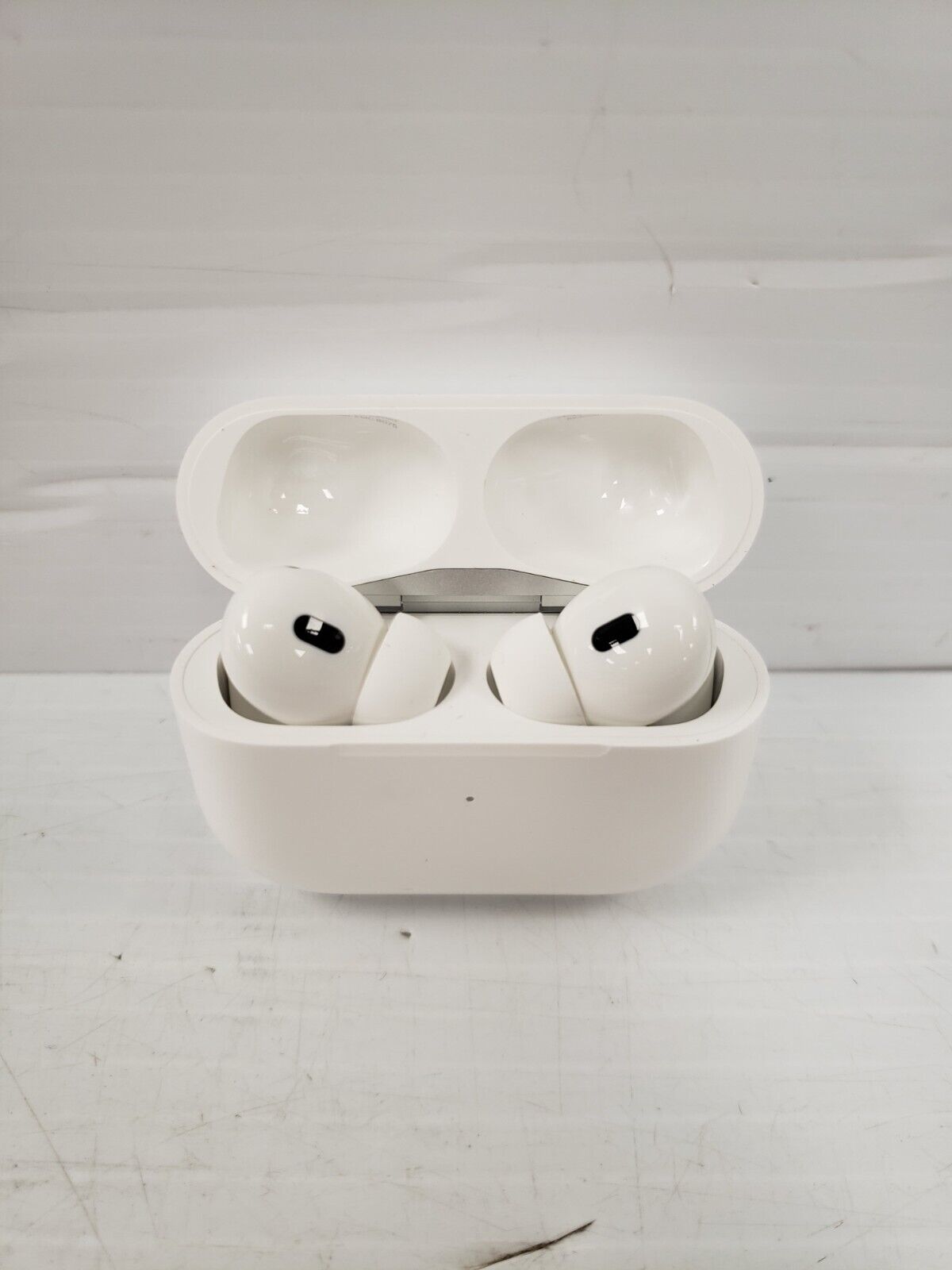 (68587-2) Apple A2700 Earbuds