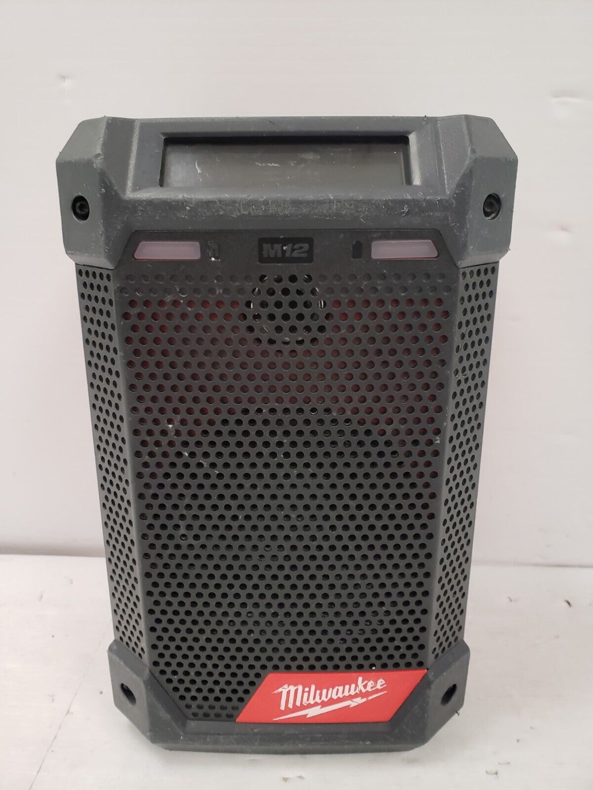 (68436-1) Milwaukee 2951-20 Radio & Charger