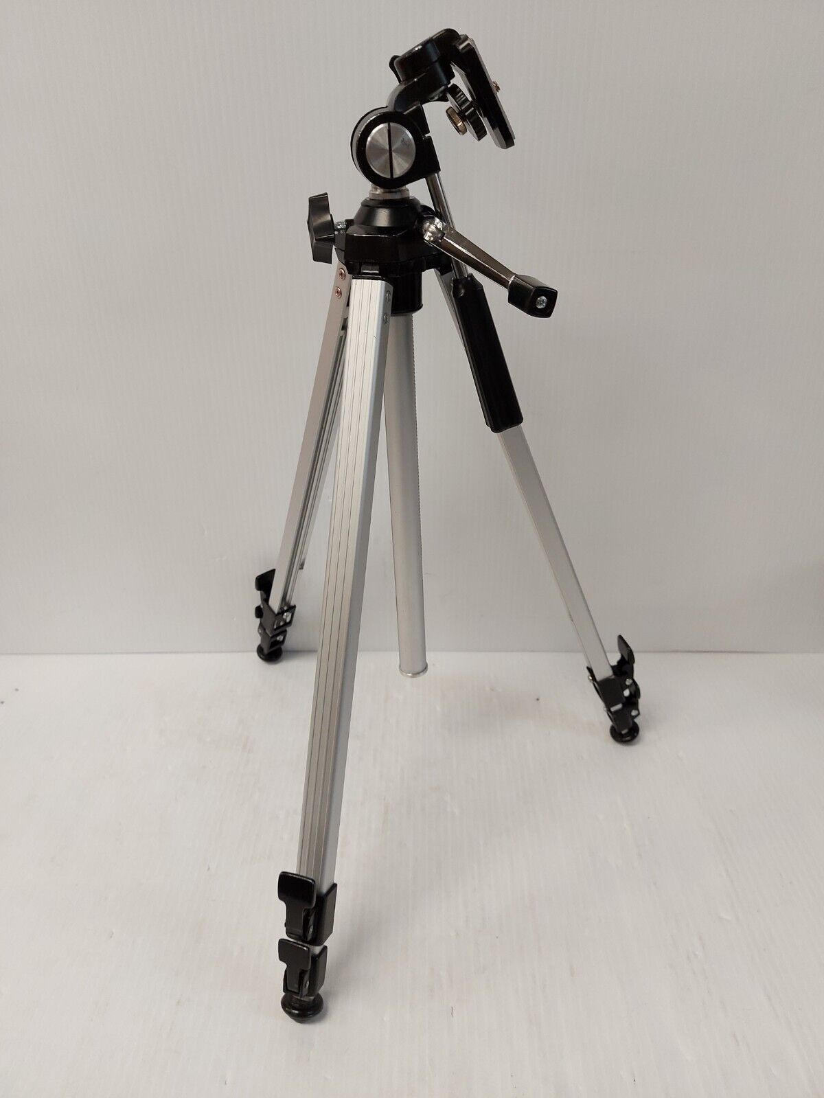 (N84838-8) Royal Tripod