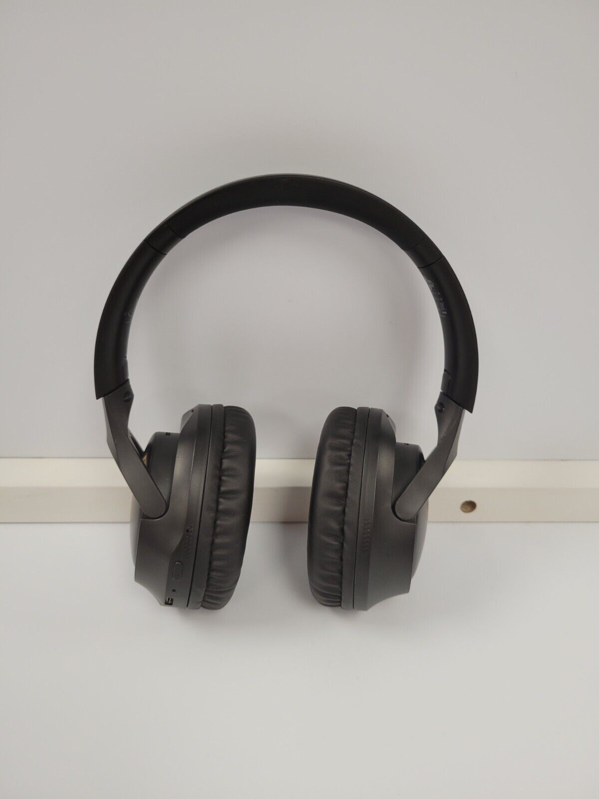 (69332-2) Bluehive 035-8101-0 Headphones