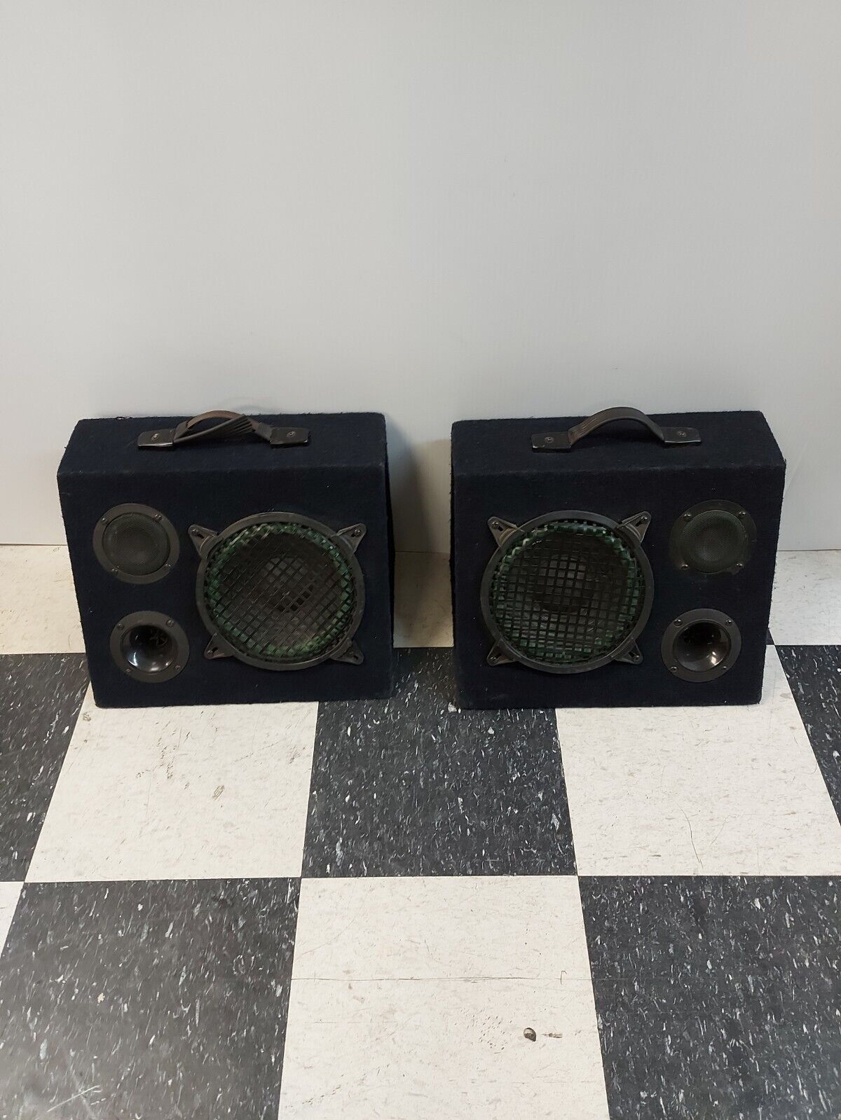 (N83634-4) No Name 2 Speakers