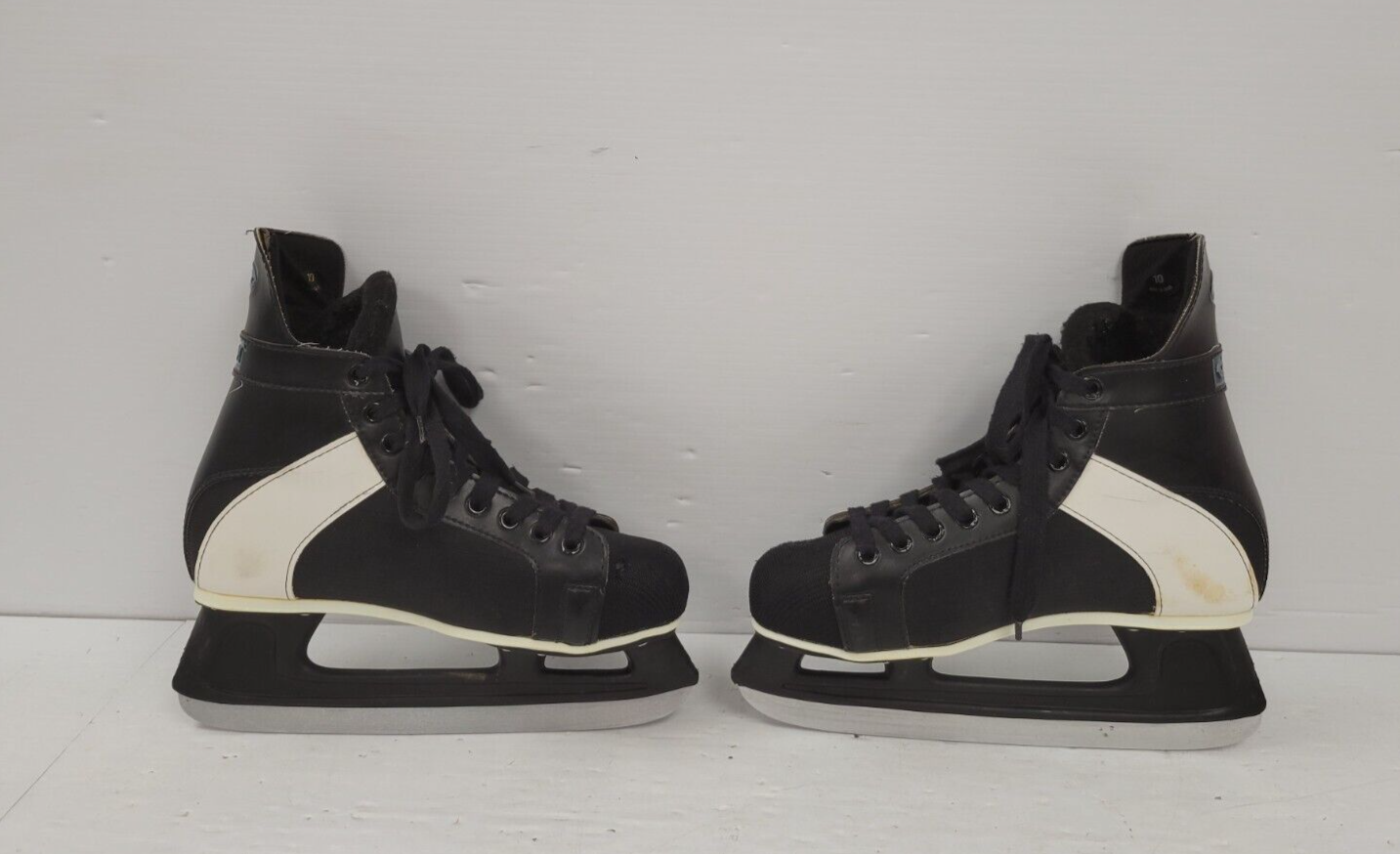 (68239-2) CCM SL-1000 Hockey Skates - Size 10