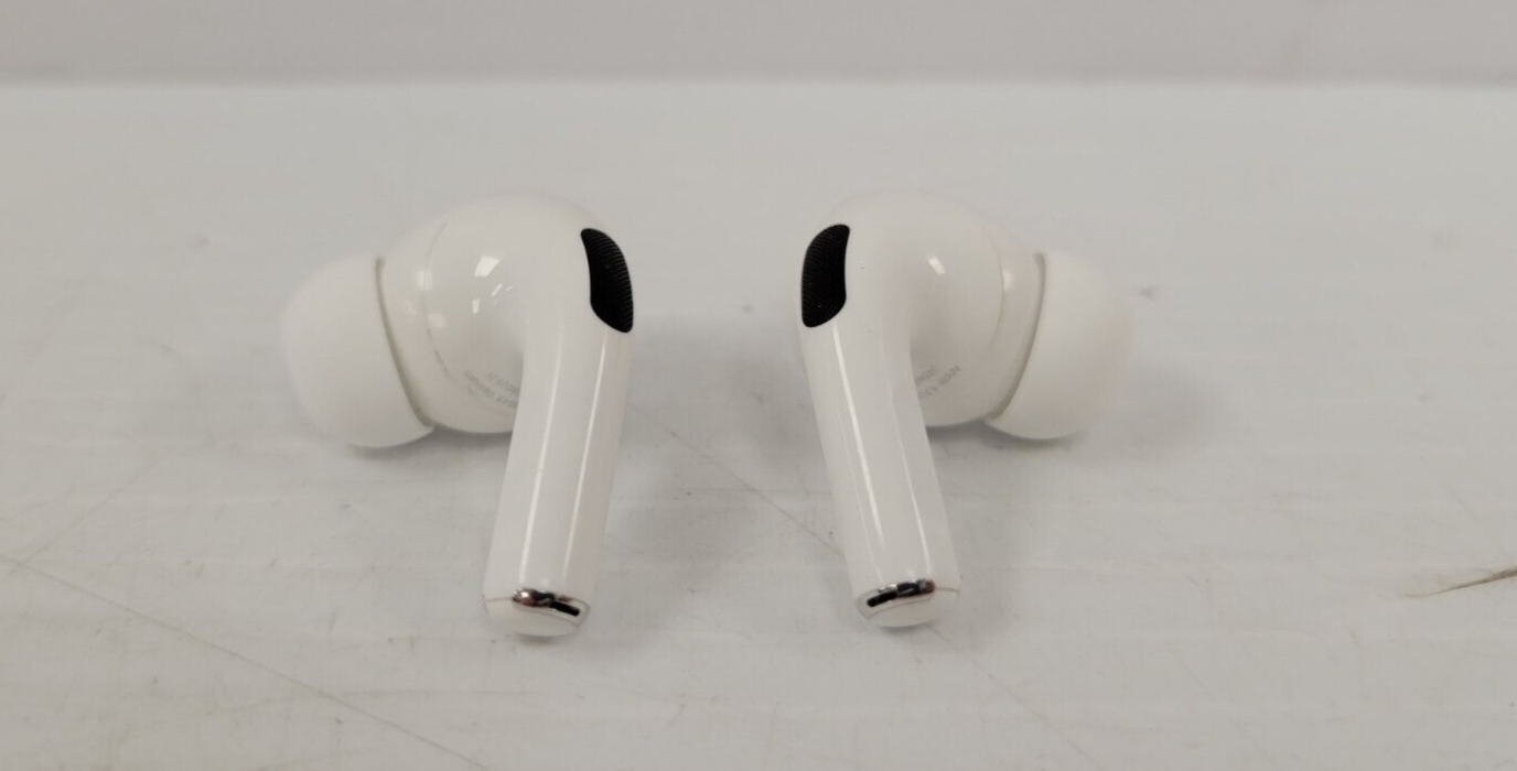 (67590-1) Apple A2968 Air Pods