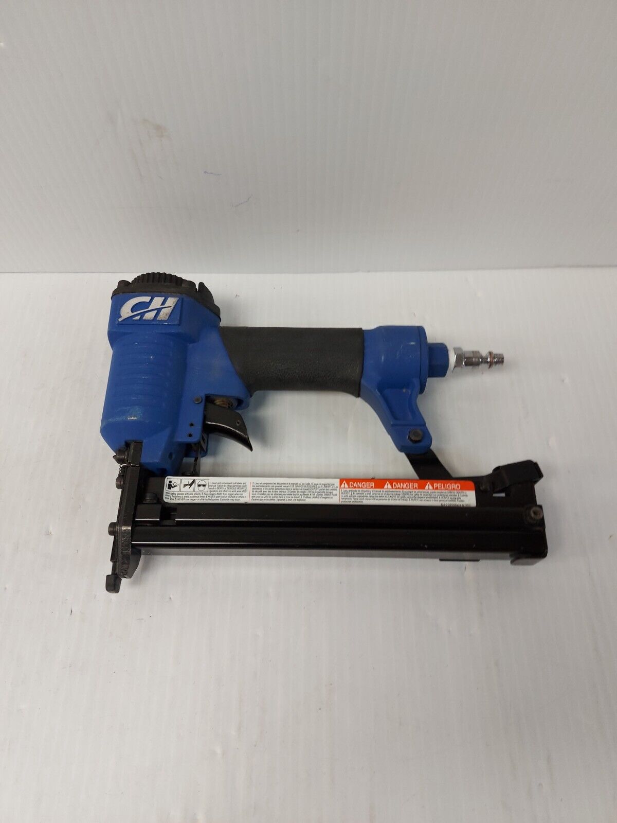 (N83721-1) Campbell Hausfeld SB323201AV 2 in 1 Nailer and Stapler