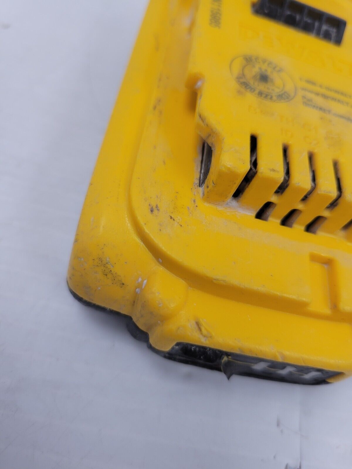 (66196-2) Dewalt DCB 203 Battery-2.0Ah