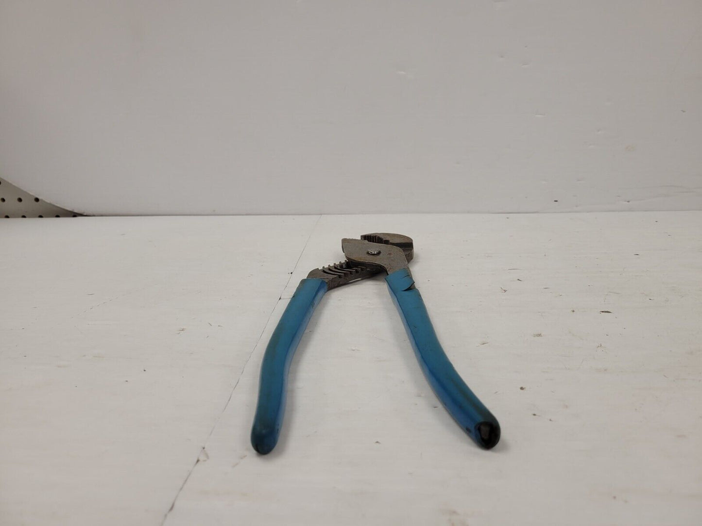 (64786-3) No Name Pliers
