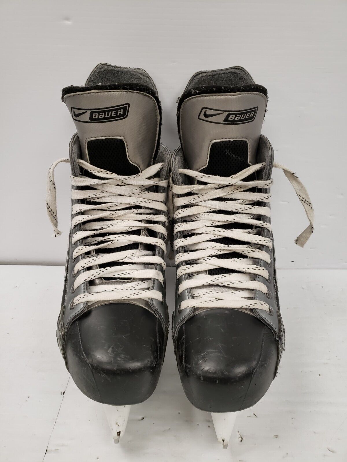 (67457-1) Bauer Supreme 40 Hockey Skates - Size 10