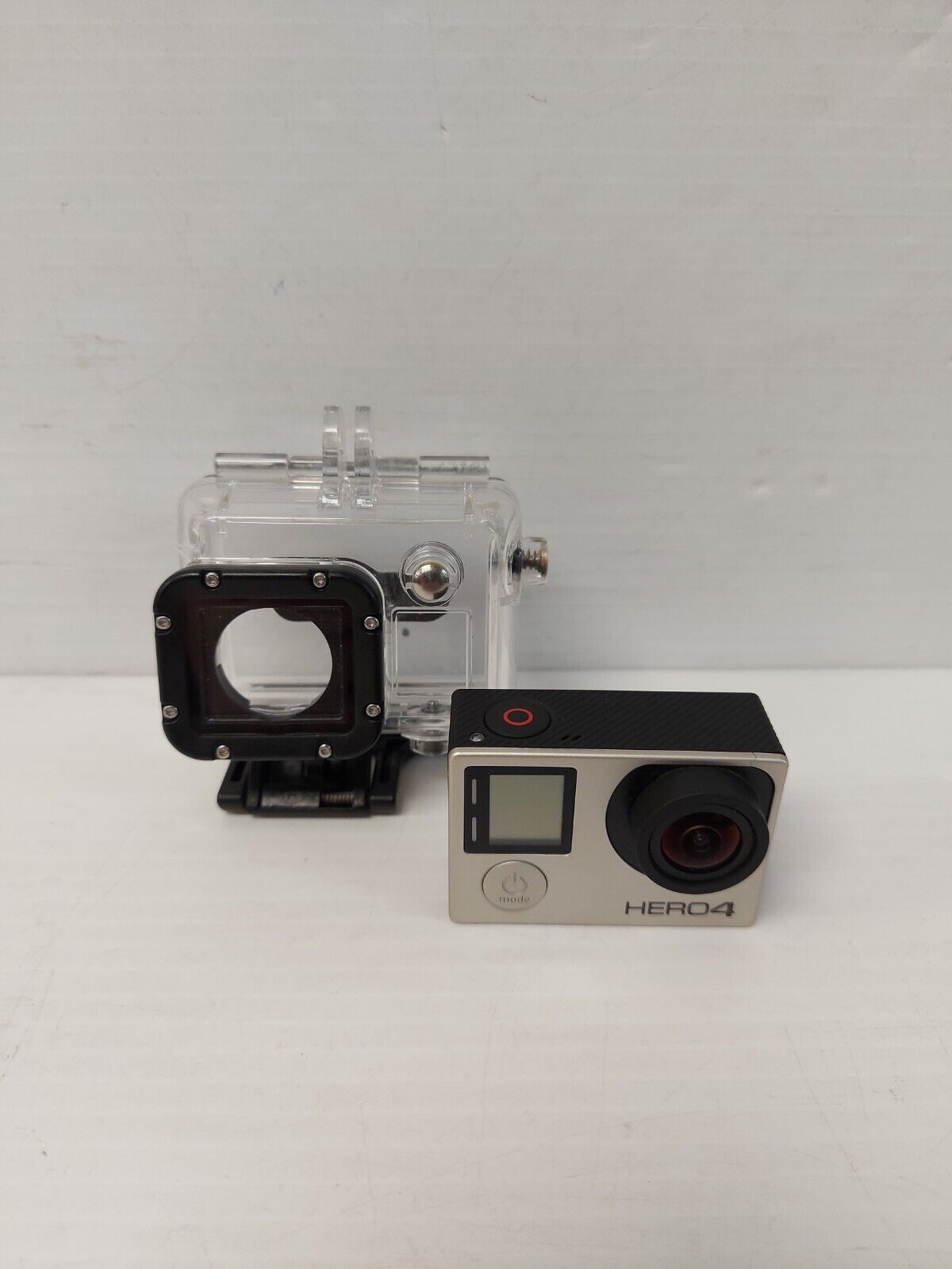 (N81625-1) Appareil photo numérique GoPro Hero 4 Silver dans son étui