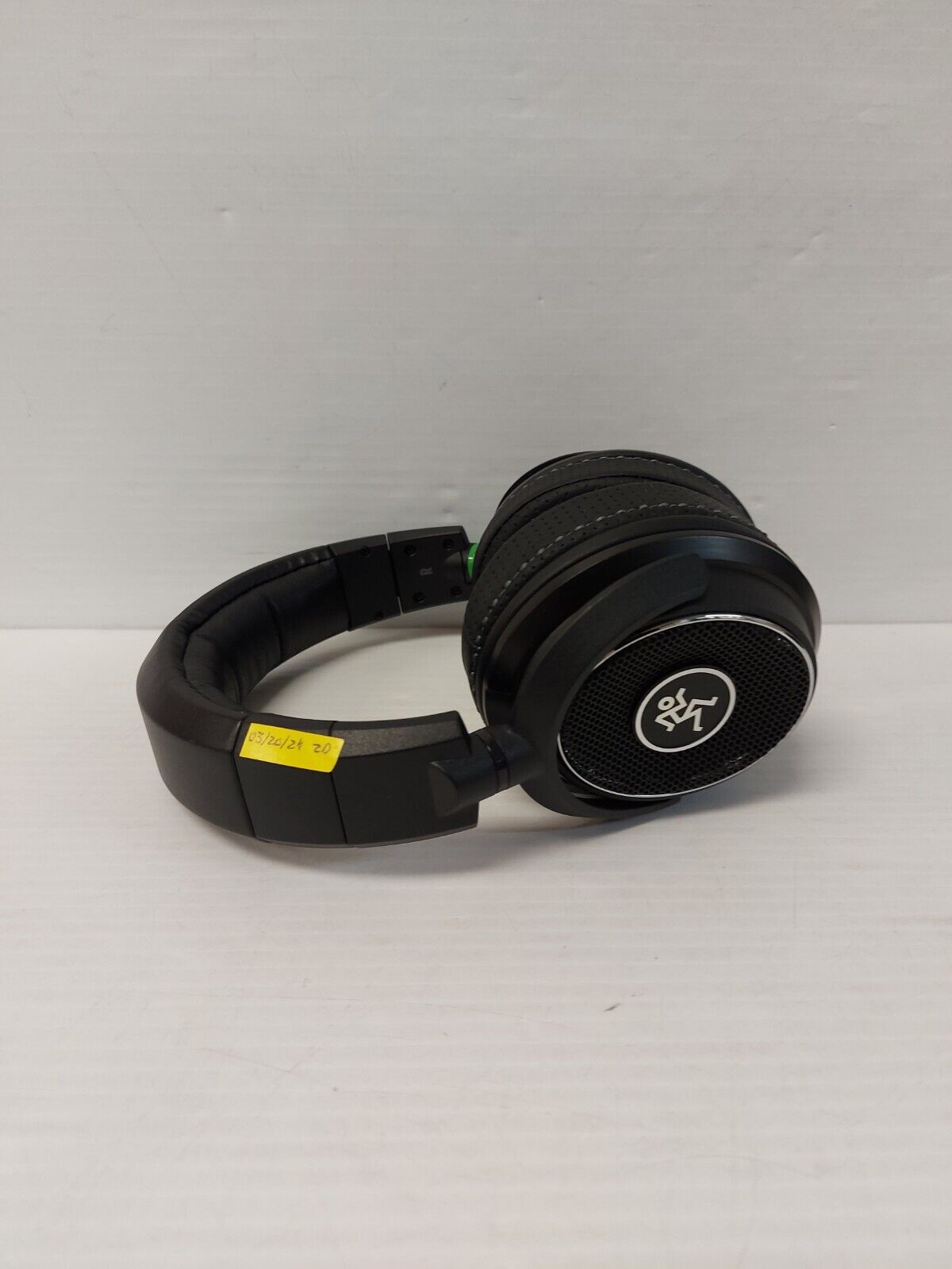 (N79659-1) Mackie MC-450 Headphones in Case