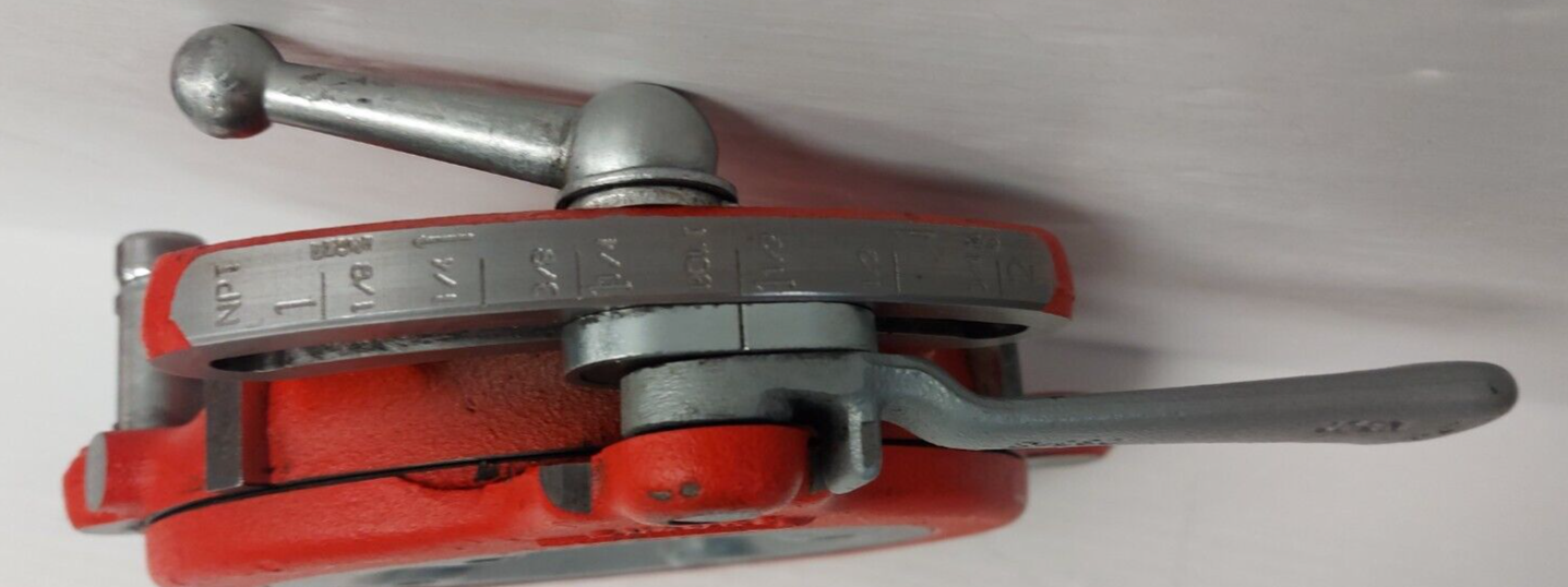 (N82328-1) Ridgid Tools NO.811A Universal Quick Opening Right Oiling Die Head