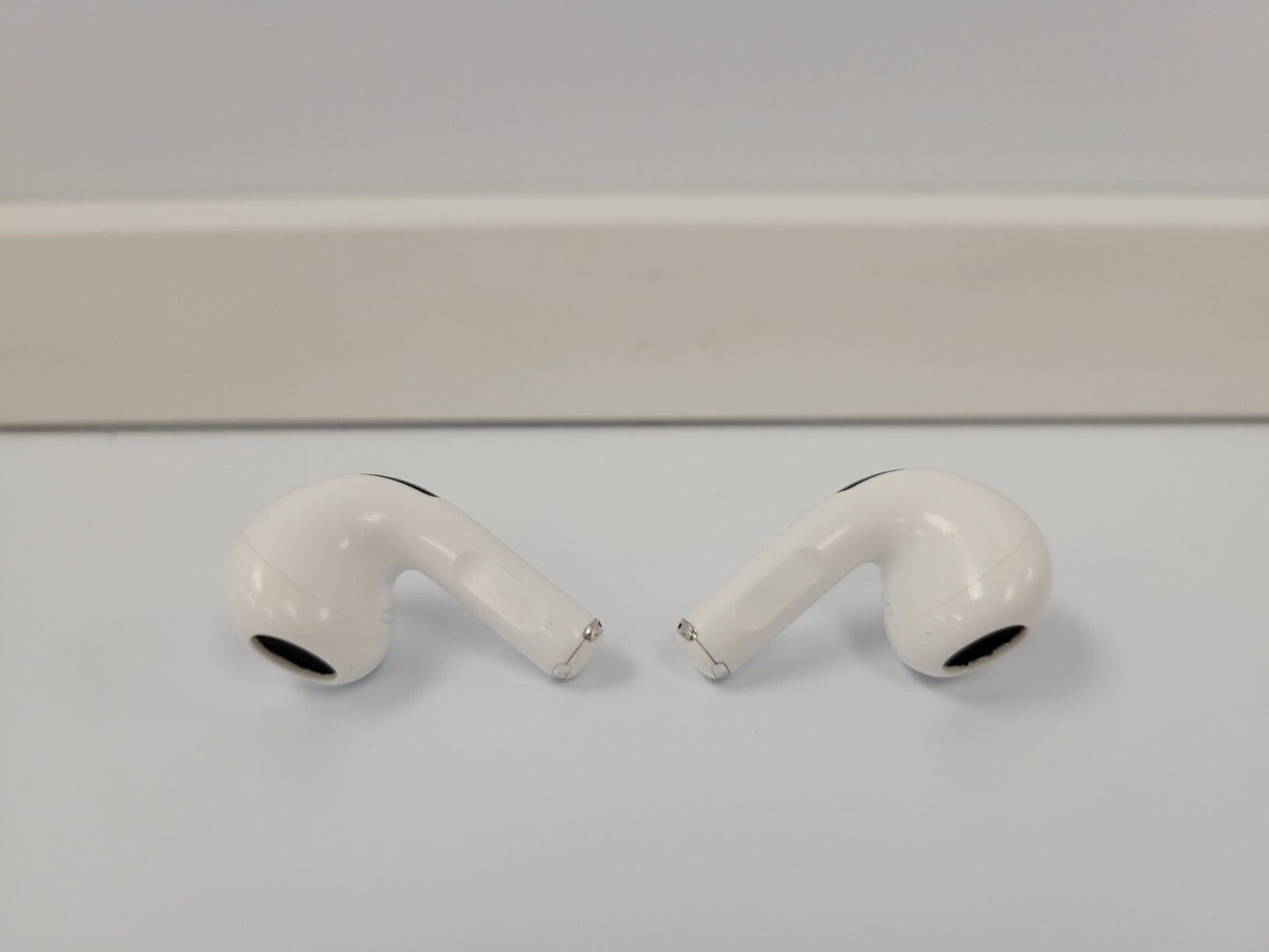 (67649-1) Apple A2566 AirPods