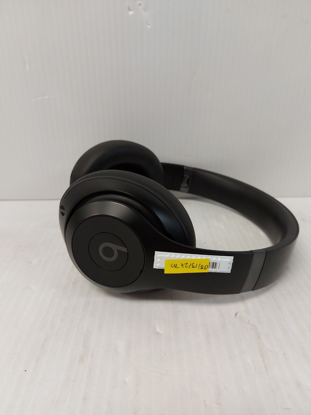 (N84607-2) Beats Studio Pro Headphones