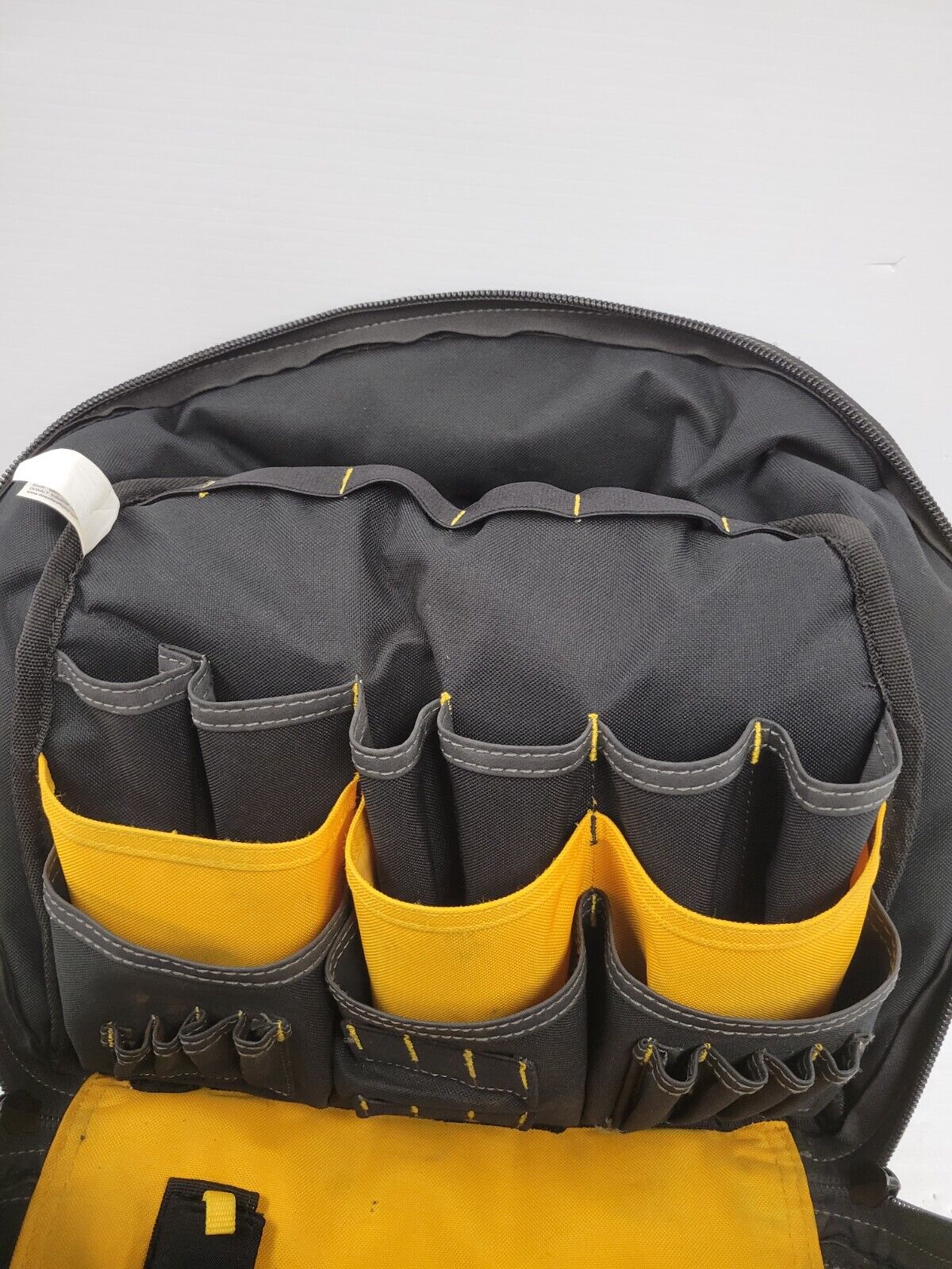 (65132-1) Dewalt 1 Zipper Tool Bag